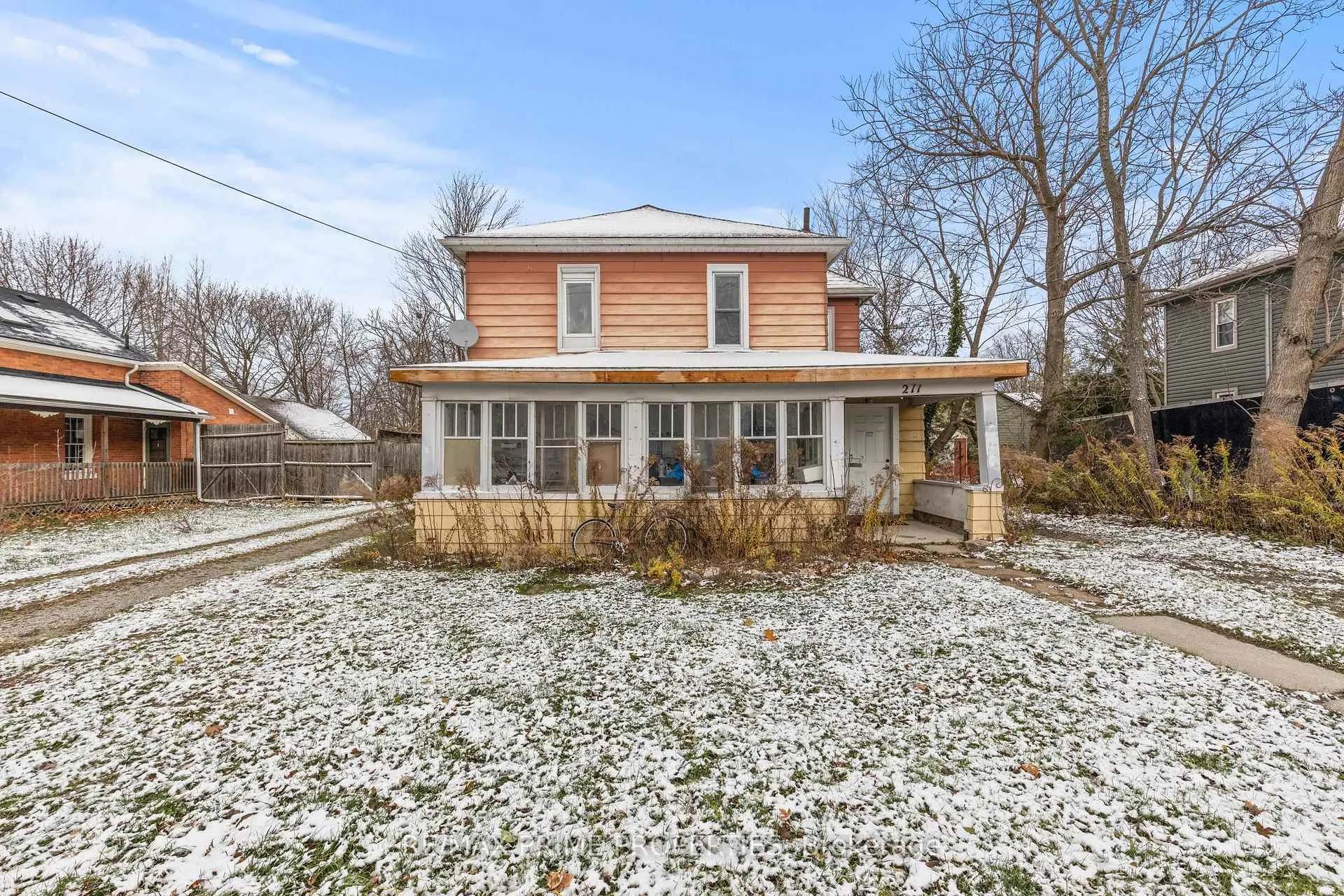 Front of 211 Forest Street W