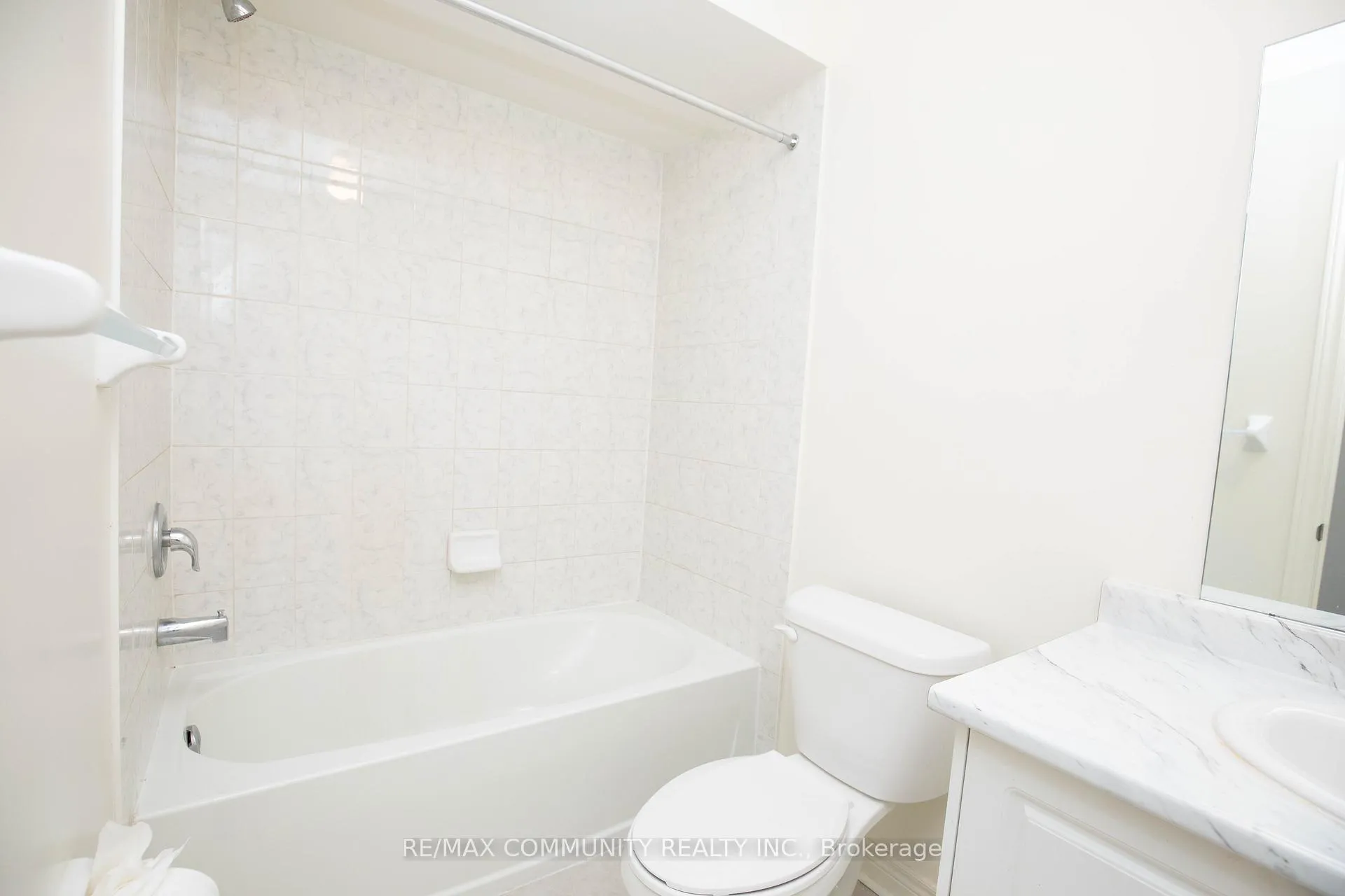 Photo 5 of 1197 Kettering Drive, Oshawa, Eastdale — HOMEH