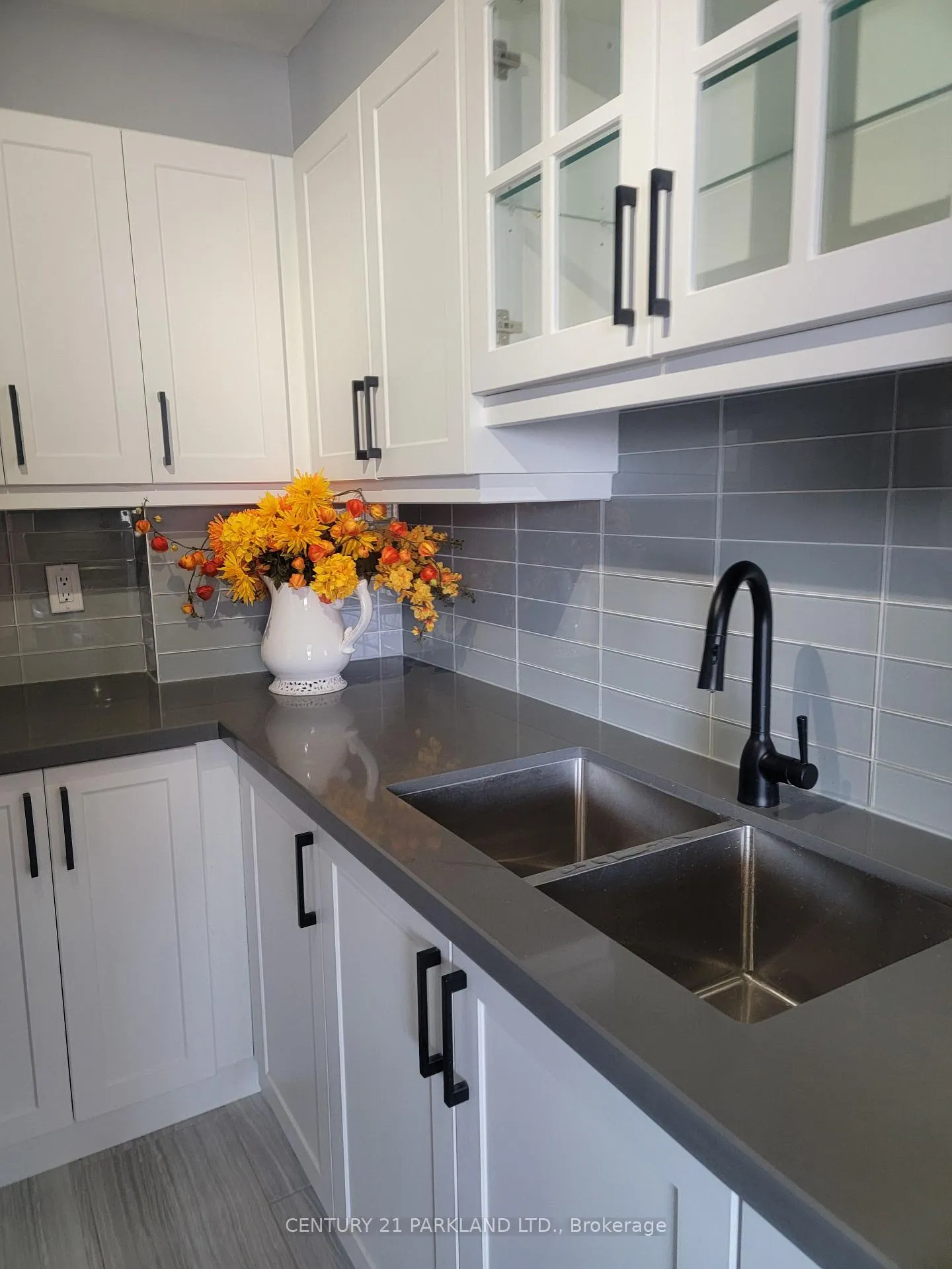 Photo 4 of Unit 1102, 3 Massey Square, Toronto, Crescent Town — HOMEH