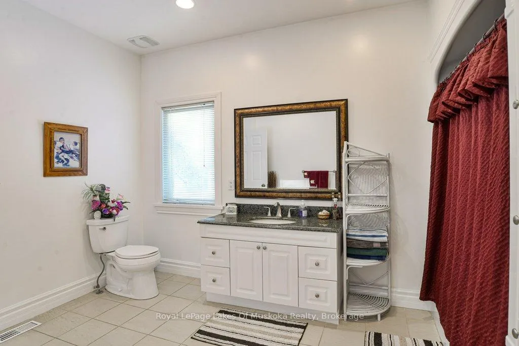 Photo 26 of 2411 Hwy. 118 E., Bracebridge, Draper — HOMEH