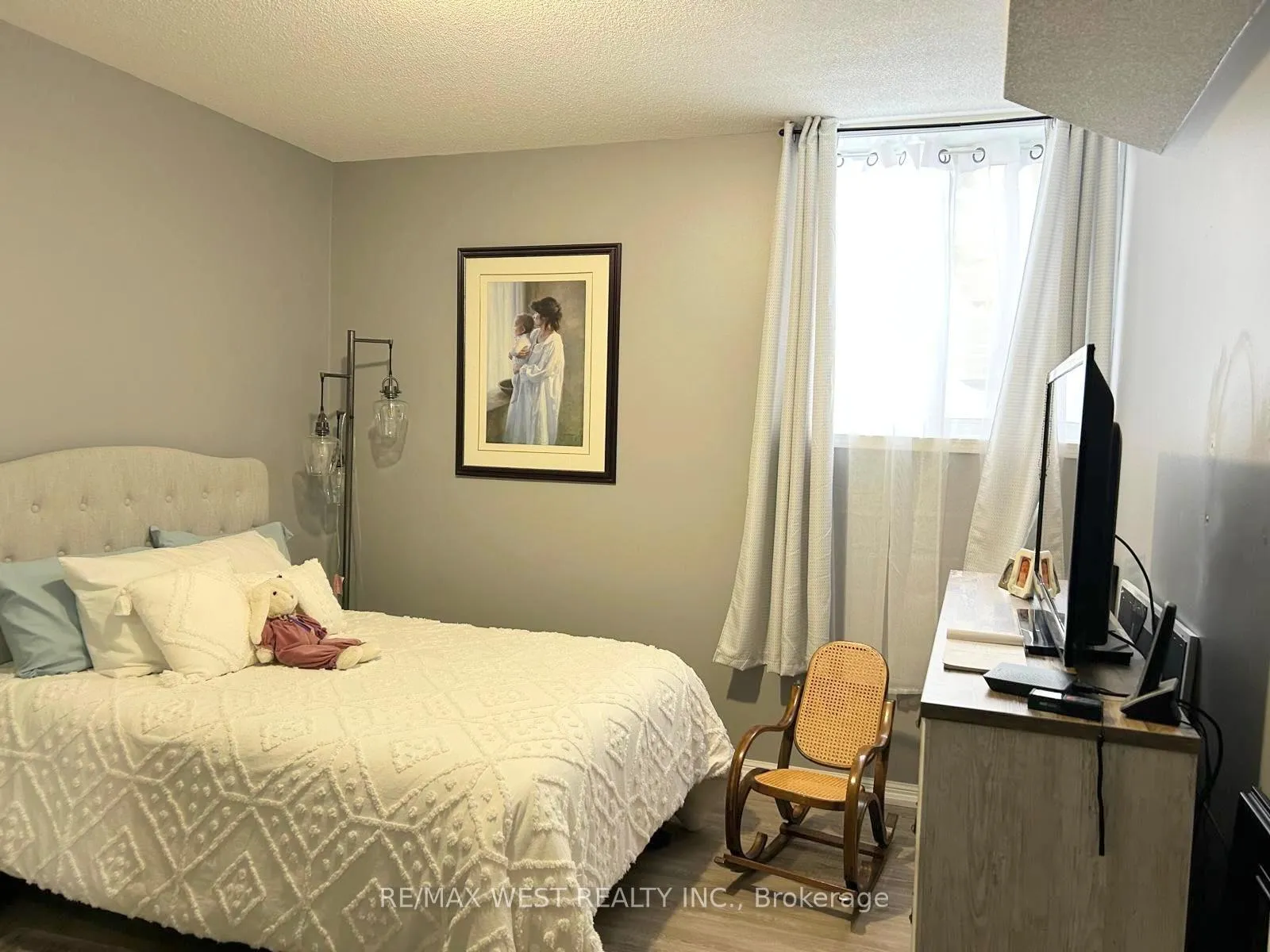 Photo 8 of Unit B, 358 Edgehill Drive, Barrie, Sandy Hollow — HOMEH
