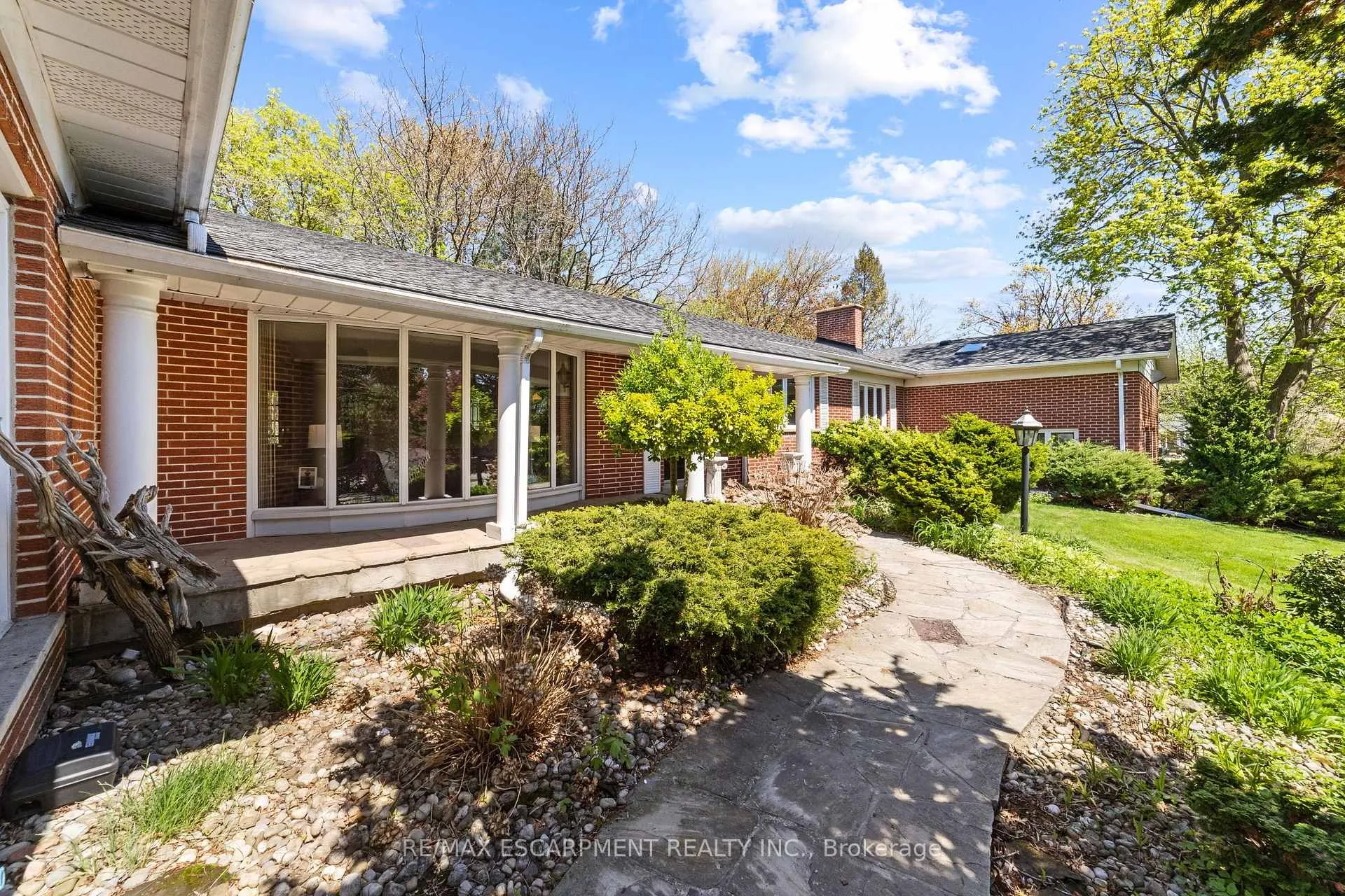 Photo 1 of 1411 Beaufort Drive, Burlington, Tyandaga — HOMEH