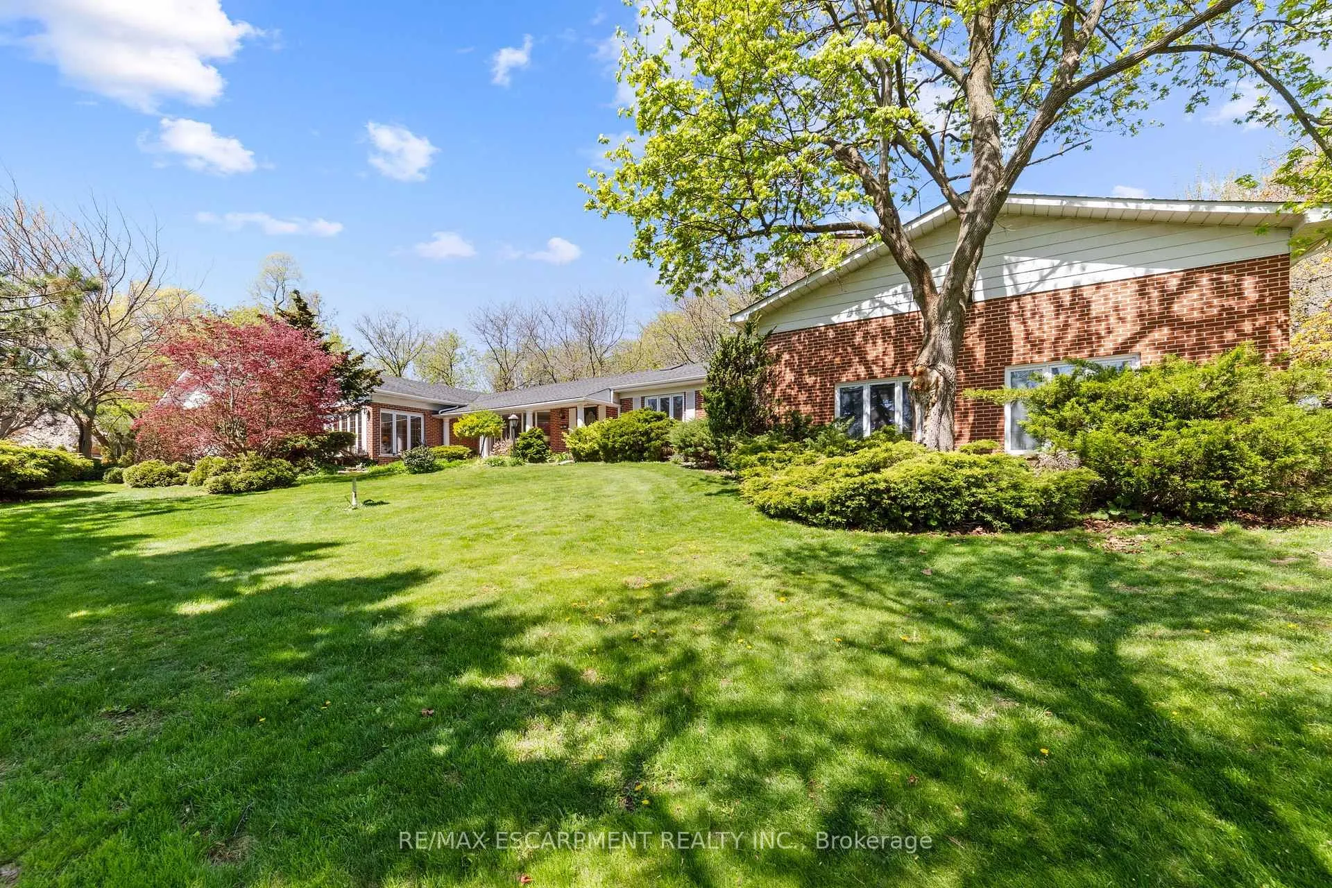 Photo 2 of 1411 Beaufort Drive, Burlington, Tyandaga — HOMEH