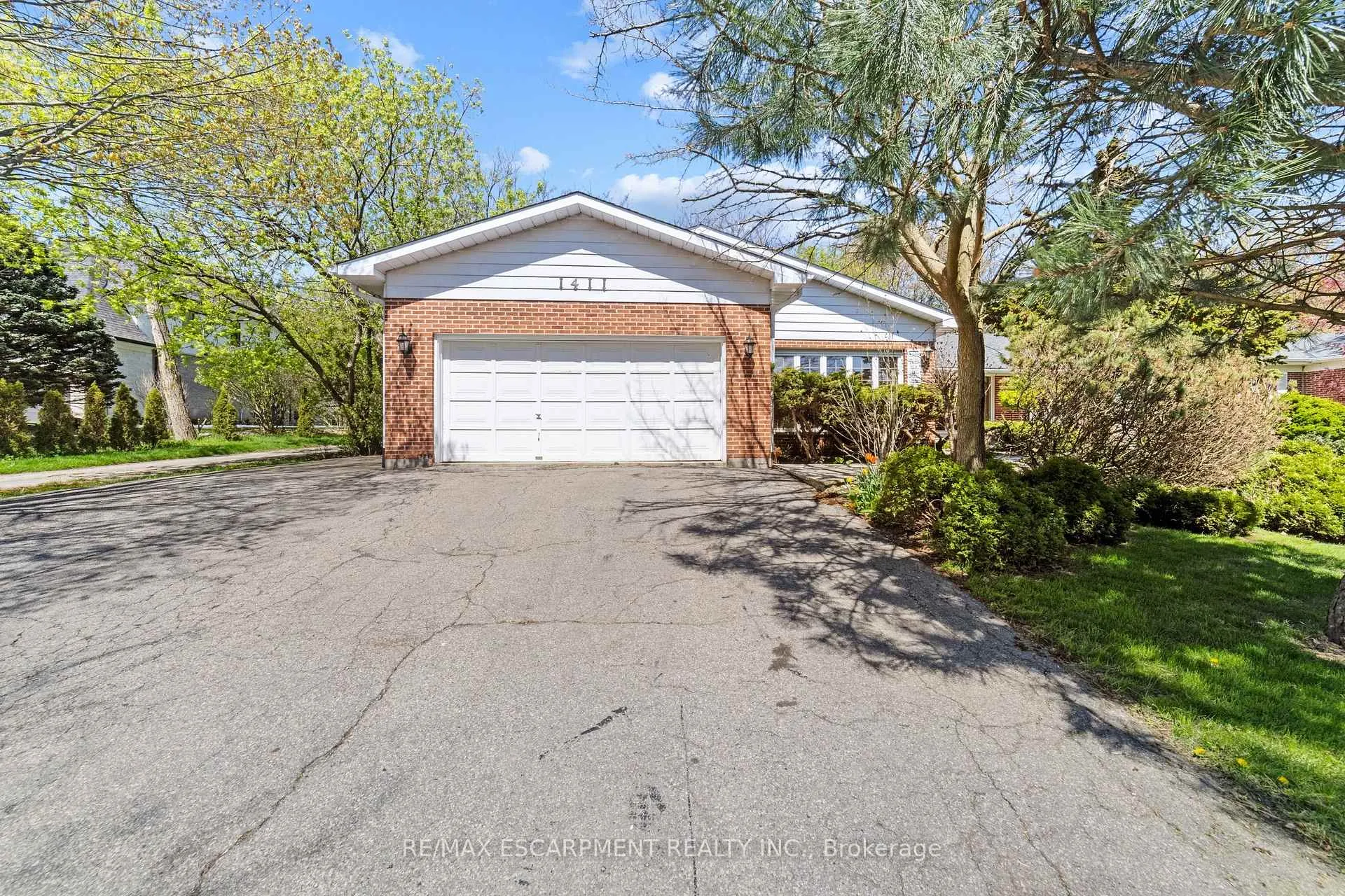 Photo 3 of 1411 Beaufort Drive, Burlington, Tyandaga — HOMEH