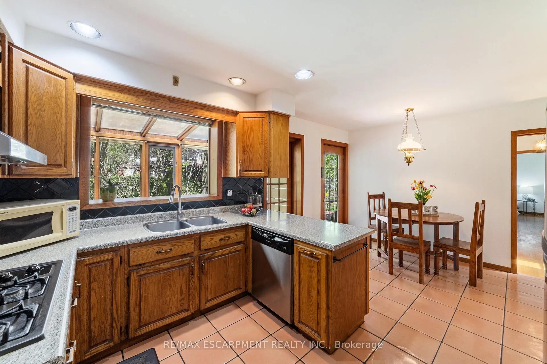 Photo 11 of 1411 Beaufort Drive, Burlington, Tyandaga — HOMEH