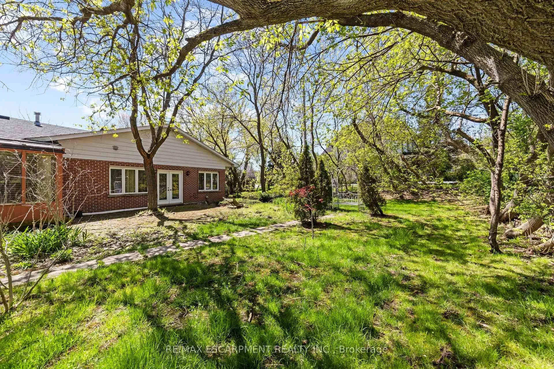 Photo 40 of 1411 Beaufort Drive, Burlington, Tyandaga — HOMEH