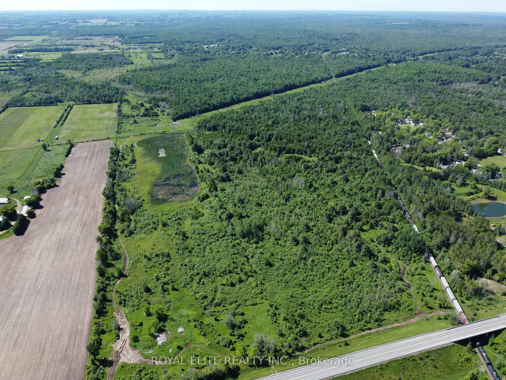 Photo 13 of 30705 Highway -48 Road, Georgina, Pefferlaw — HOMEH