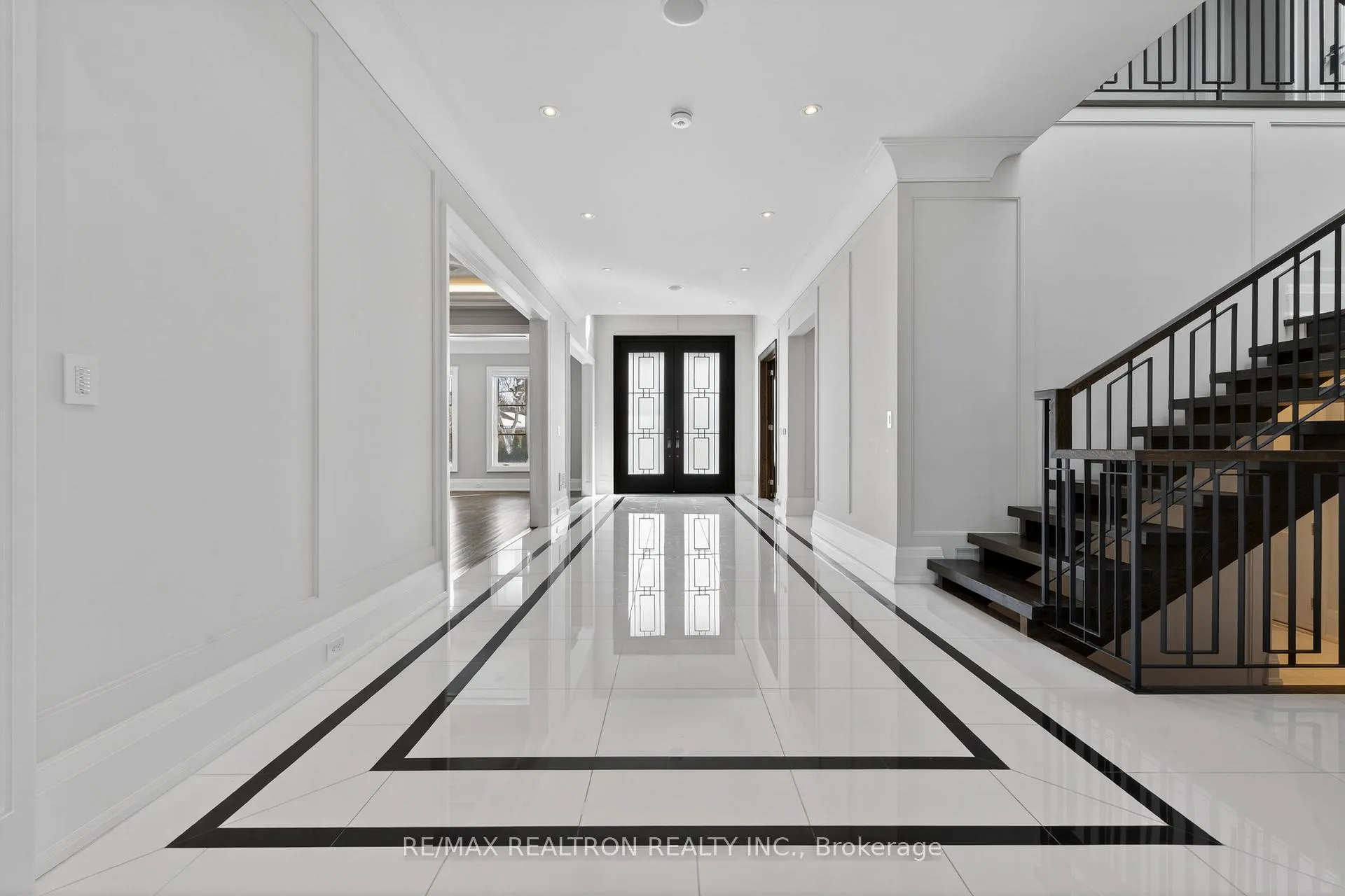Photo 3 of 38 Kirk Drive, Markham, Royal Orchard — HOMEH