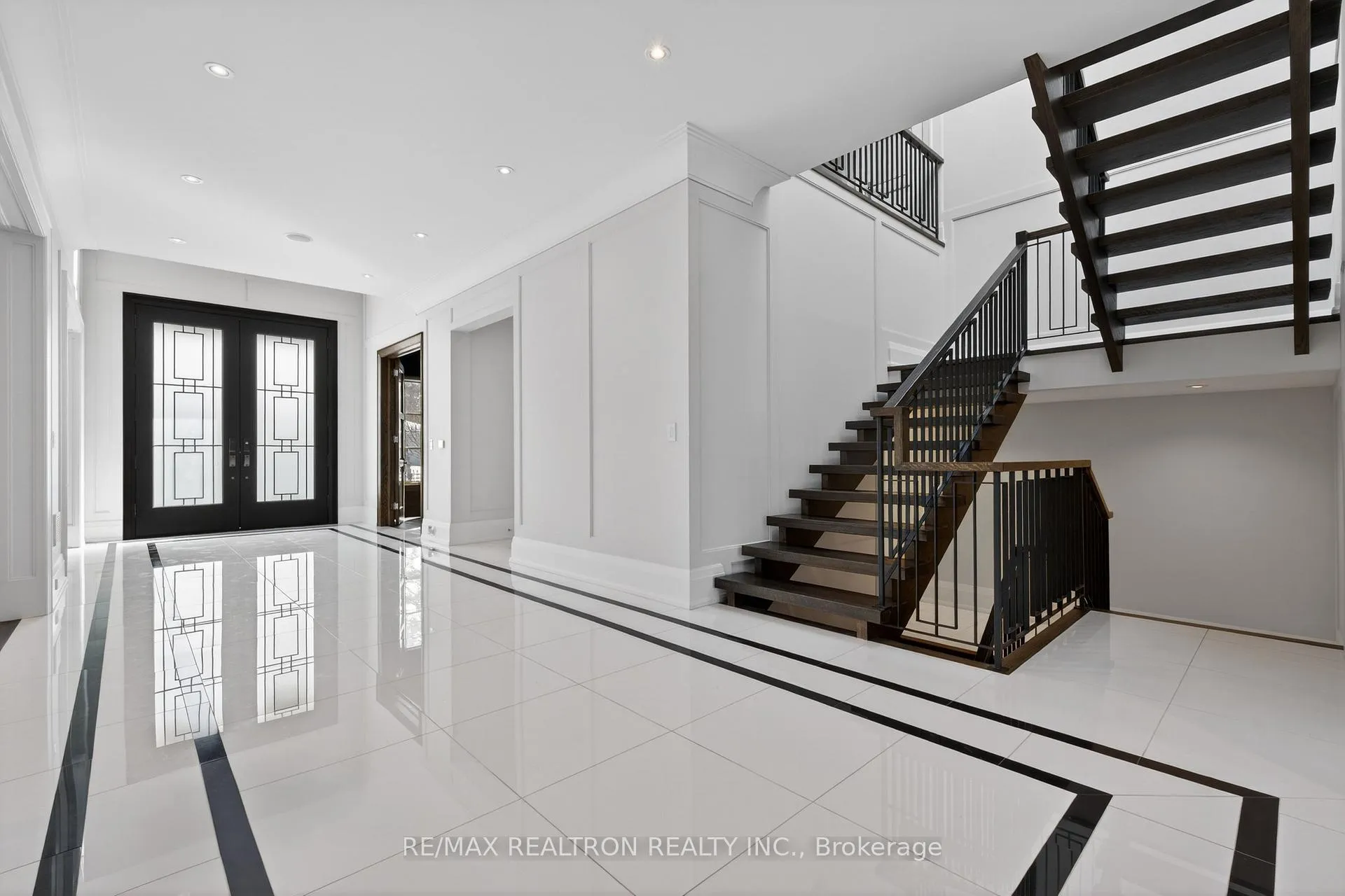 Photo 5 of 38 Kirk Drive, Markham, Royal Orchard — HOMEH