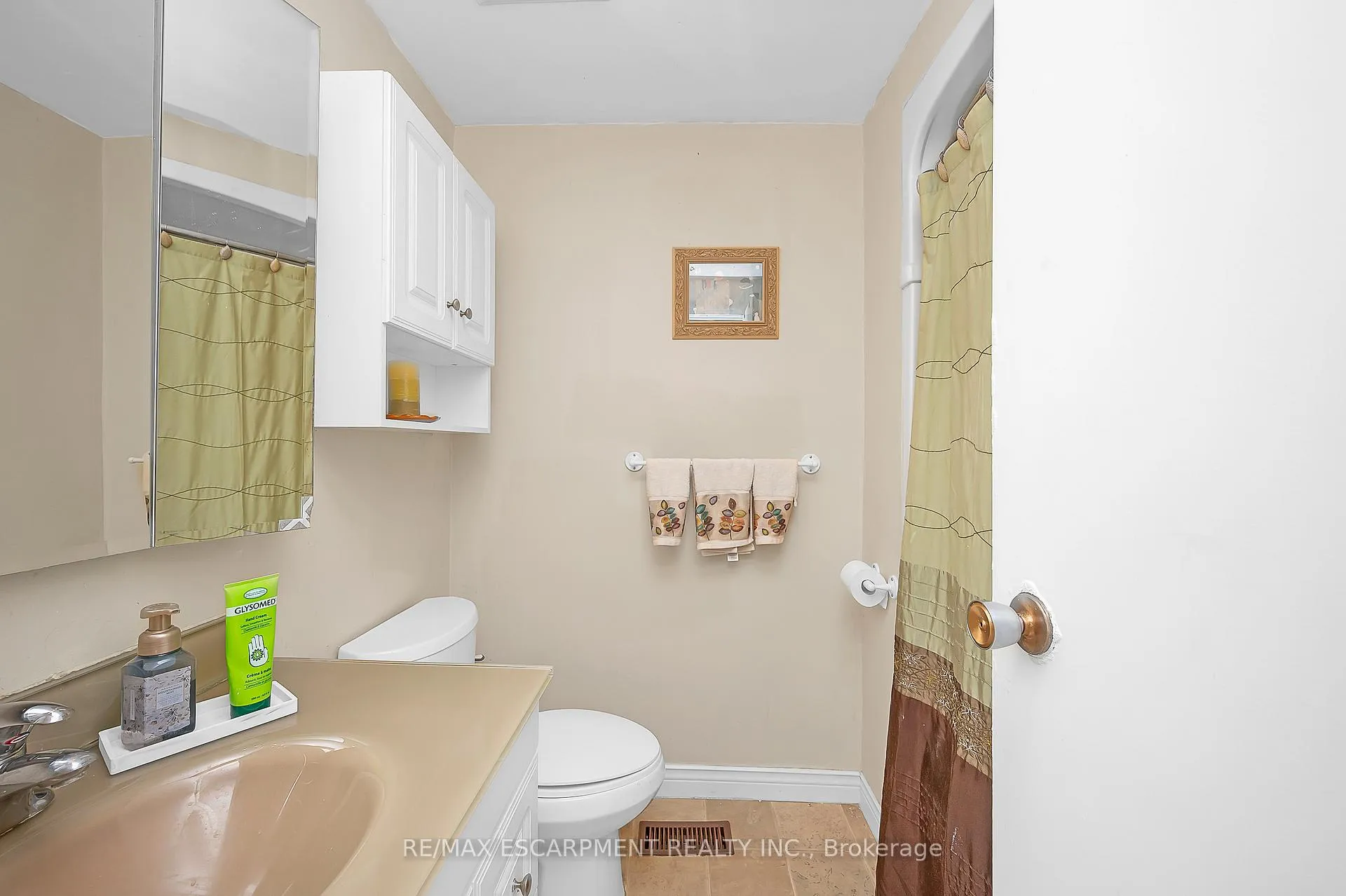 Photo 16 of Unit L80, 223 Pioneer Drive, Kitchener — HOMEH