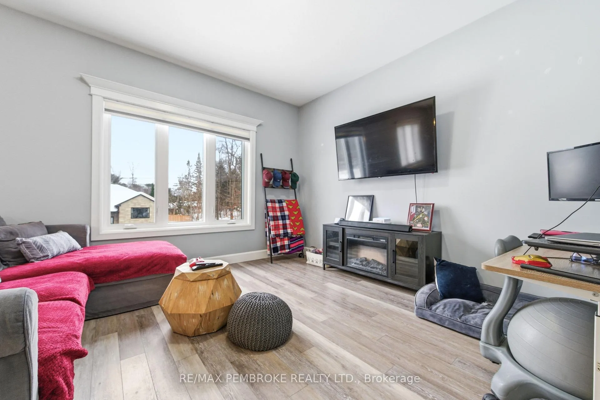 Photo 11 of 5 Harry Street, Petawawa — HOMEH