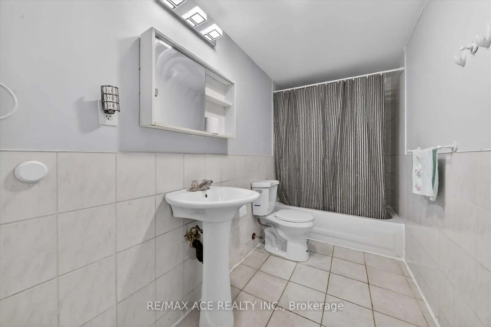 Photo 40 of 9 Invitational Road, Brampton, Bram East — HOMEH