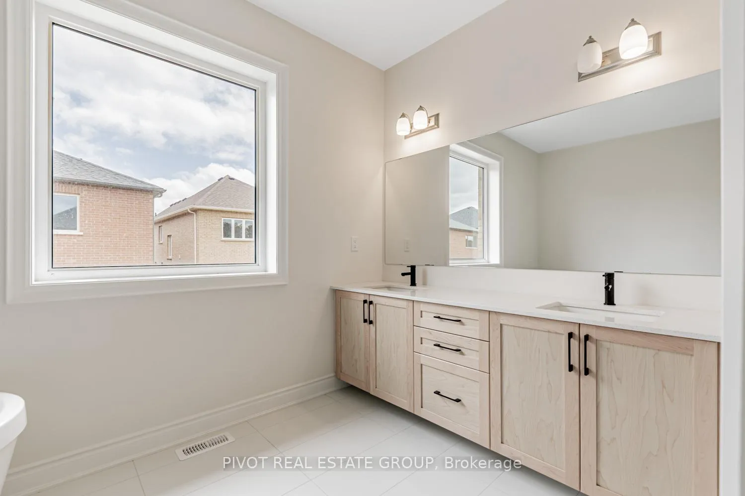 Photo 32 of 61 Tweedhill Avenue, Caledon, Rural Caledon — HOMEH