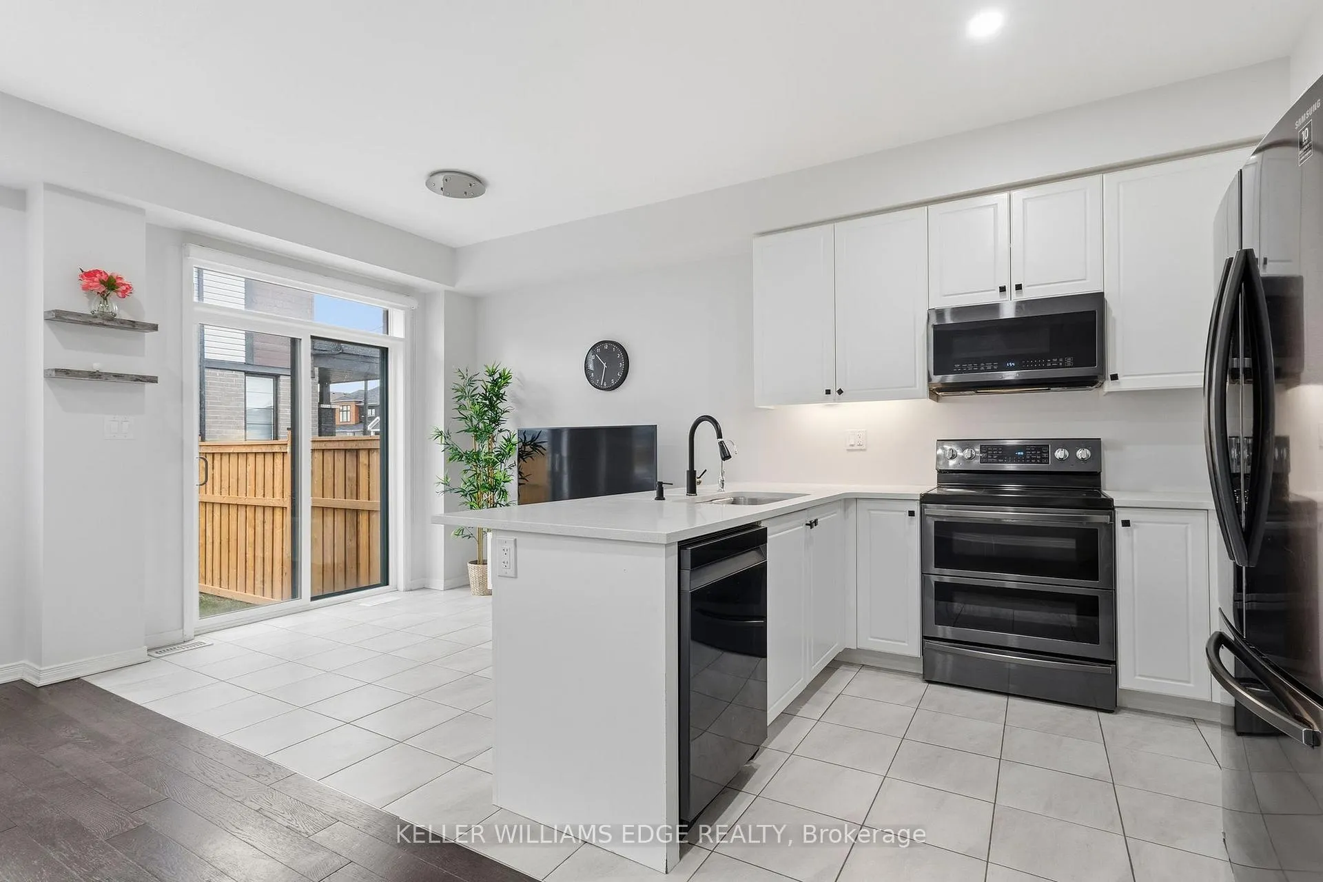 Photo 5 of 54 Oaktree Drive, Haldimand — HOMEH