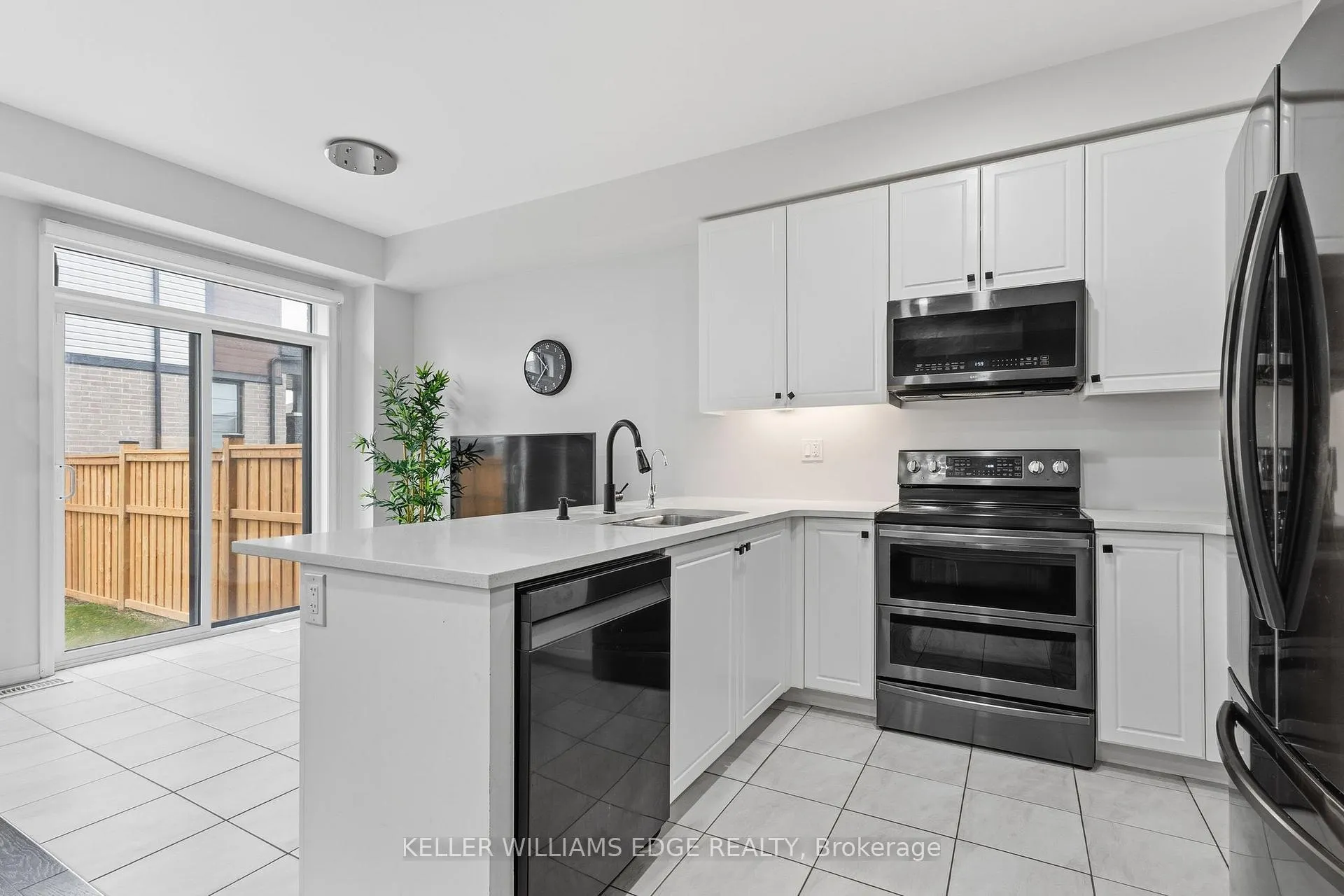 Photo 8 of 54 Oaktree Drive, Haldimand — HOMEH