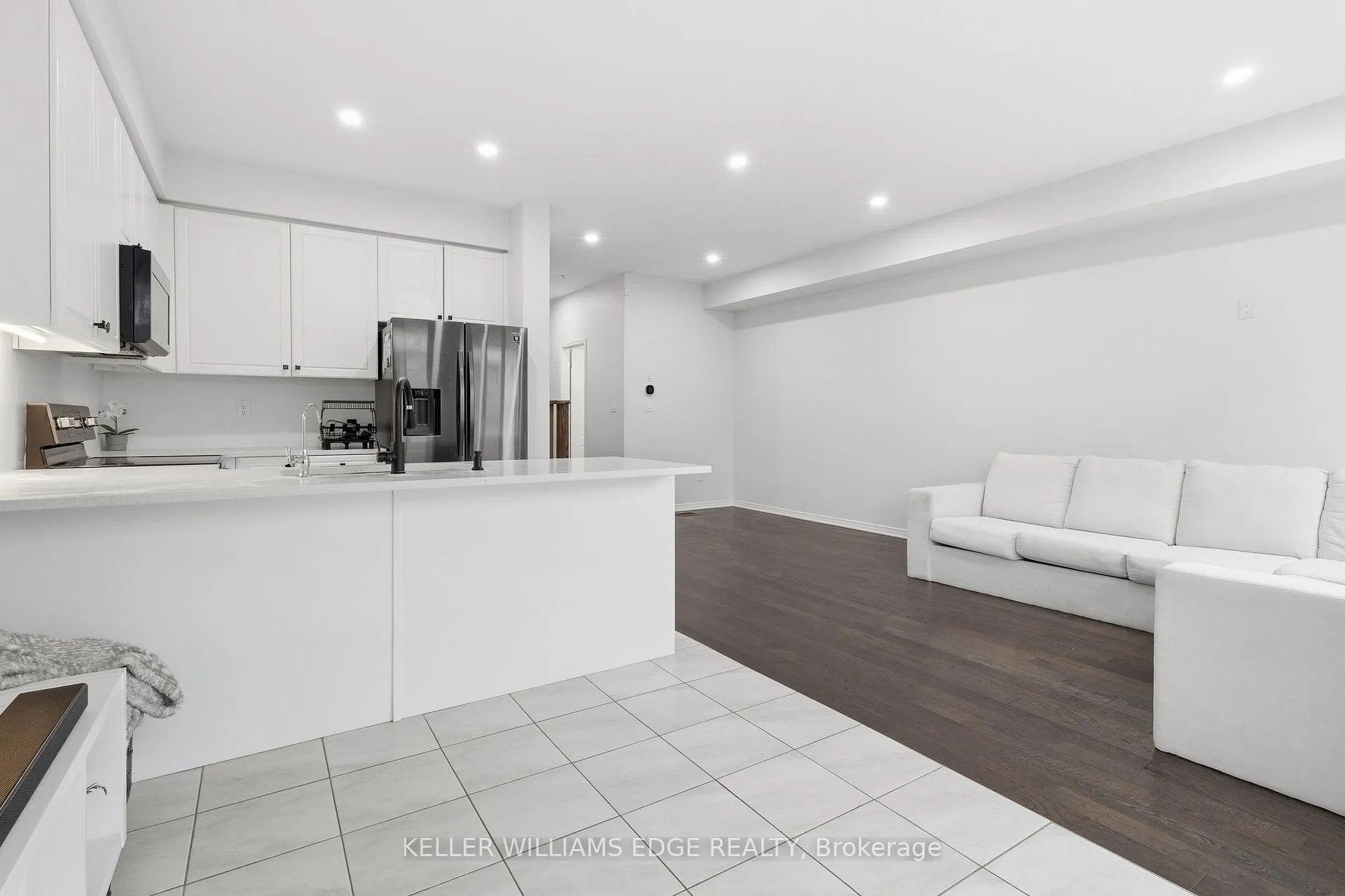 Photo 10 of 54 Oaktree Drive, Haldimand — HOMEH