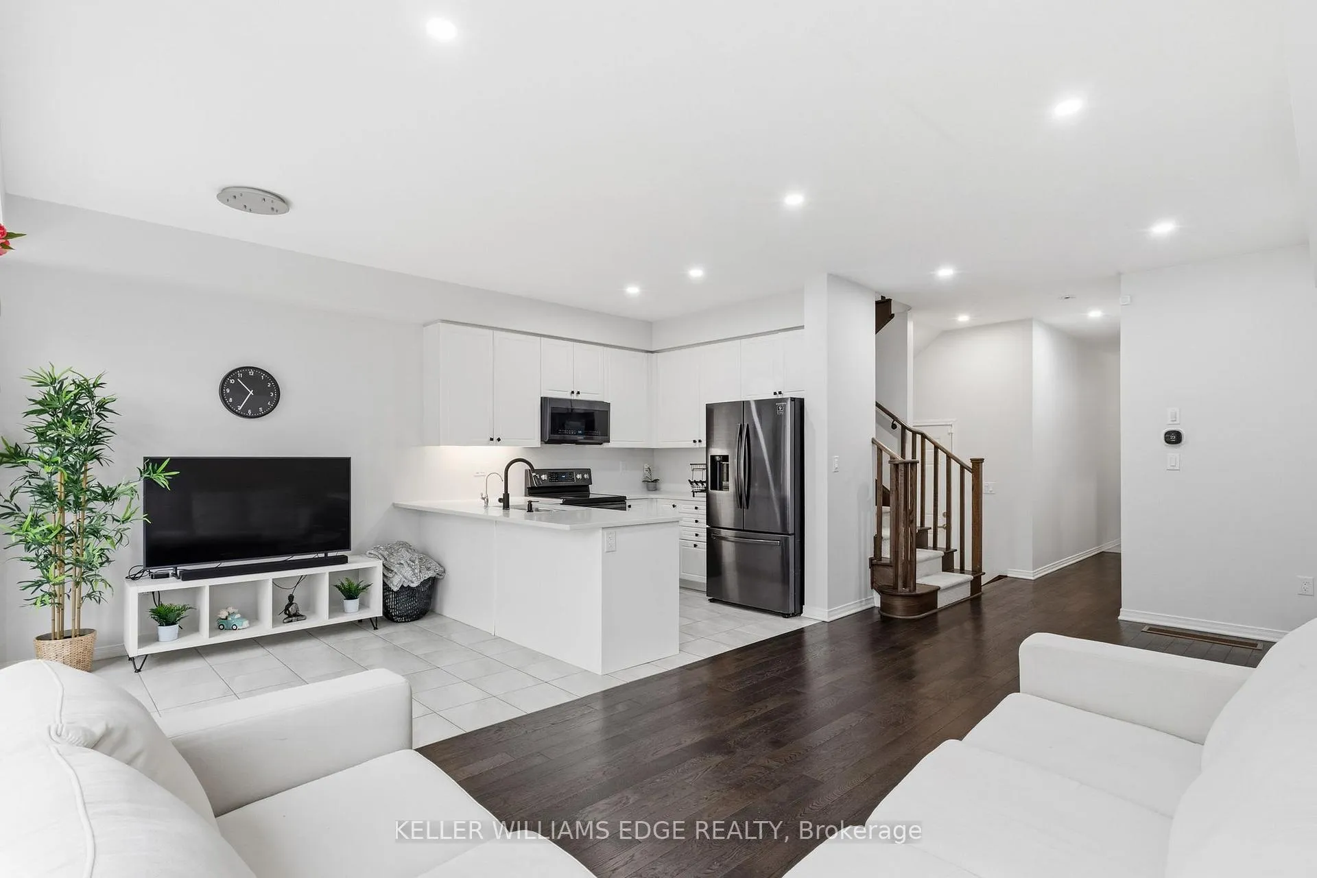 Photo 16 of 54 Oaktree Drive, Haldimand — HOMEH