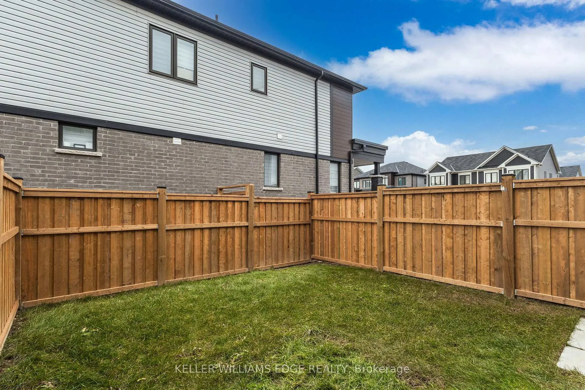 Photo 32 of 54 Oaktree Drive, Haldimand — HOMEH
