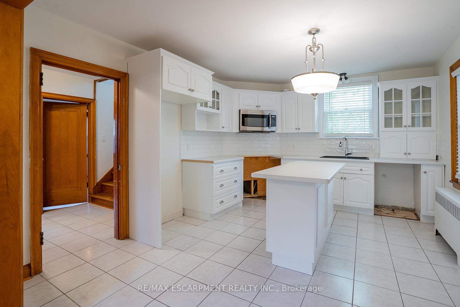 Photo 4 of Unit B, 324 King Street, Hamilton, Stoney Creek — HOMEH