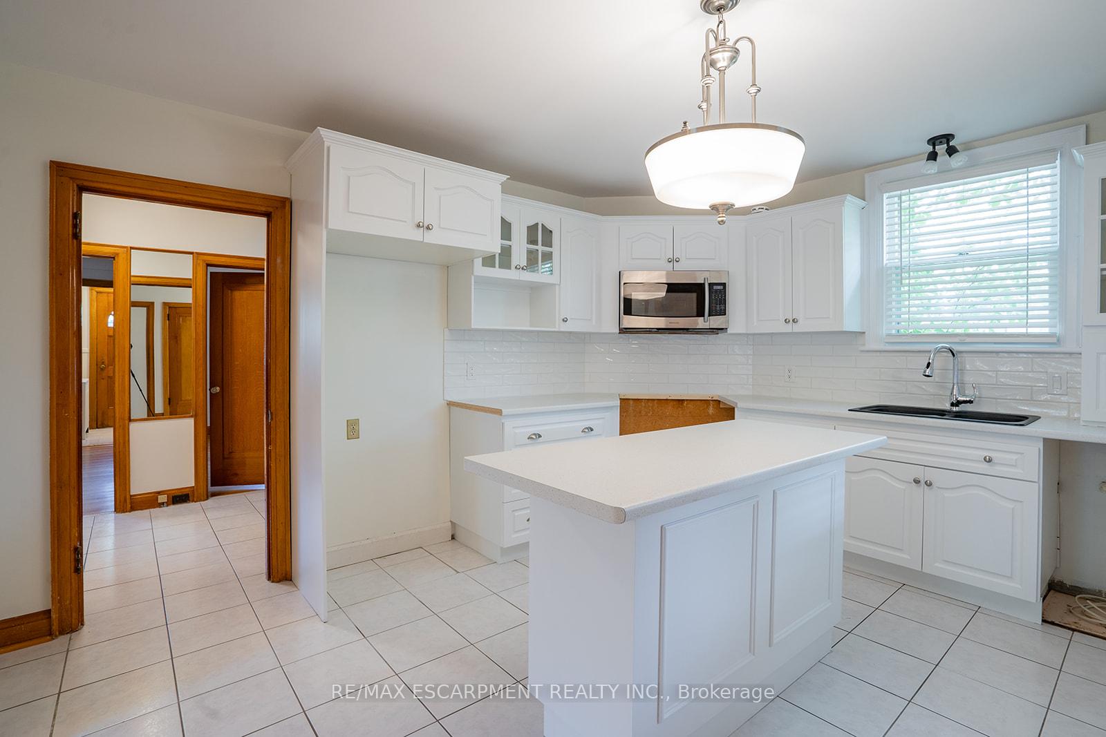 Photo 5 of Unit B, 324 King Street, Hamilton, Stoney Creek — HOMEH