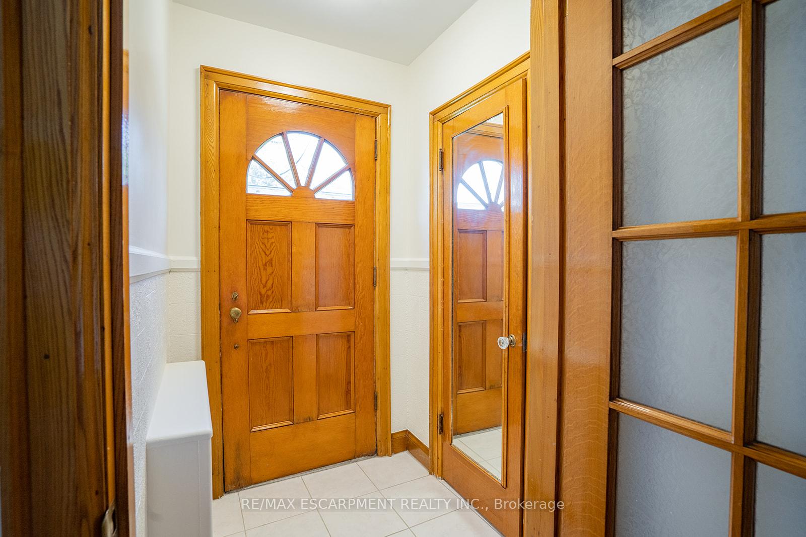 Photo 12 of Unit B, 324 King Street, Hamilton, Stoney Creek — HOMEH