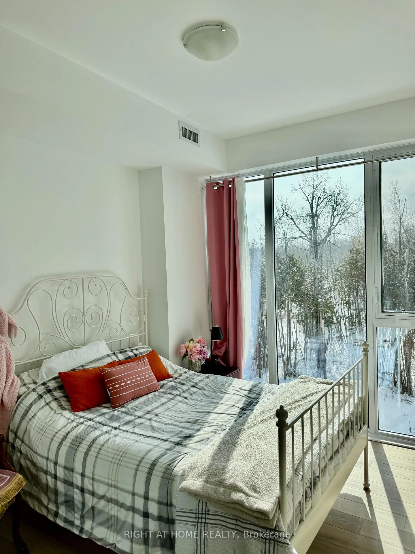 Photo 8 of Unit 501, 333 Sunseeker Avenue, Innisfil, Rural Innisfil — HOMEH