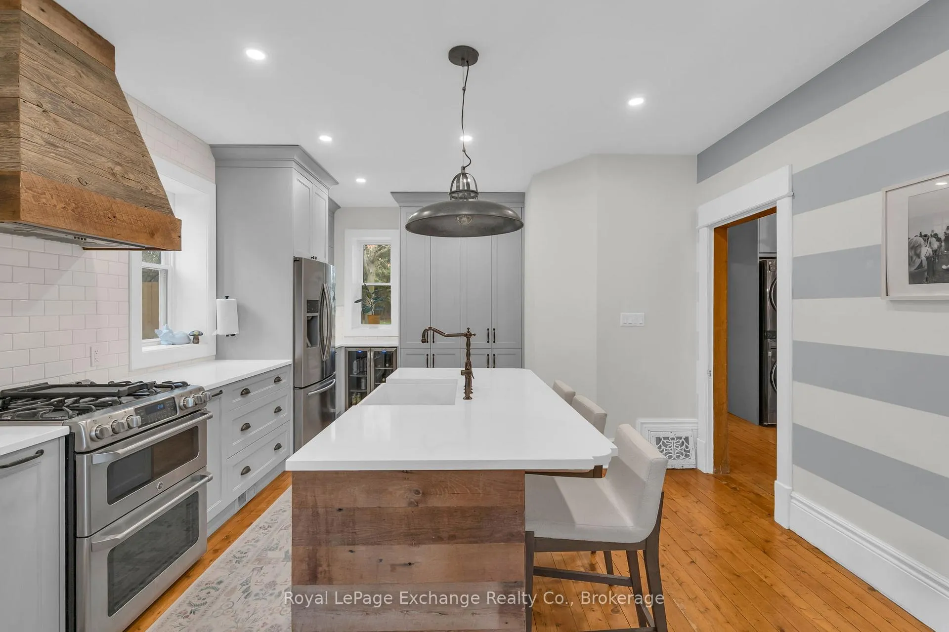 Photo 17 of 412 Main Street, King, Schomberg — HOMEH