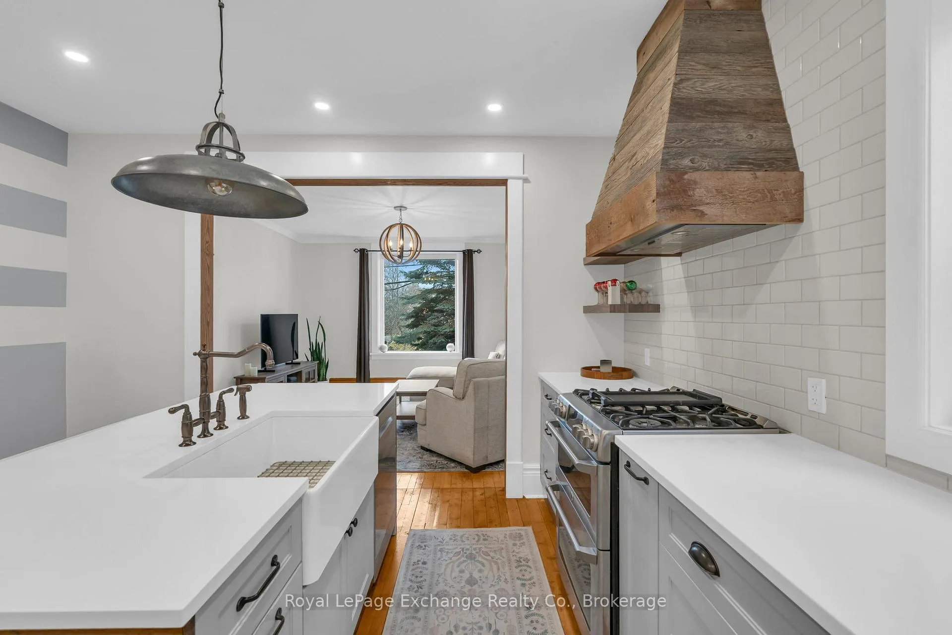 Photo 21 of 412 Main Street, King, Schomberg — HOMEH