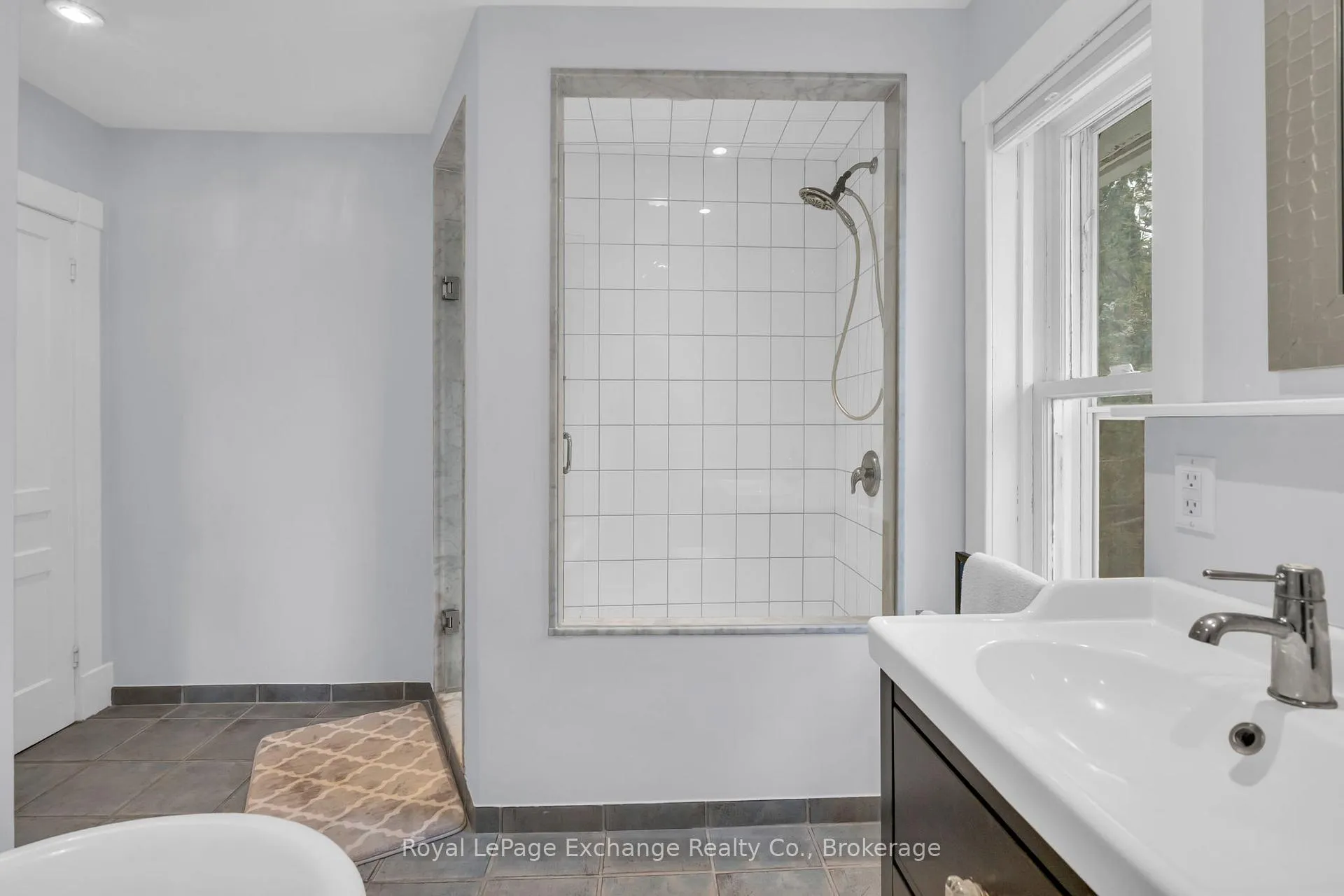 Photo 39 of 412 Main Street, King, Schomberg — HOMEH
