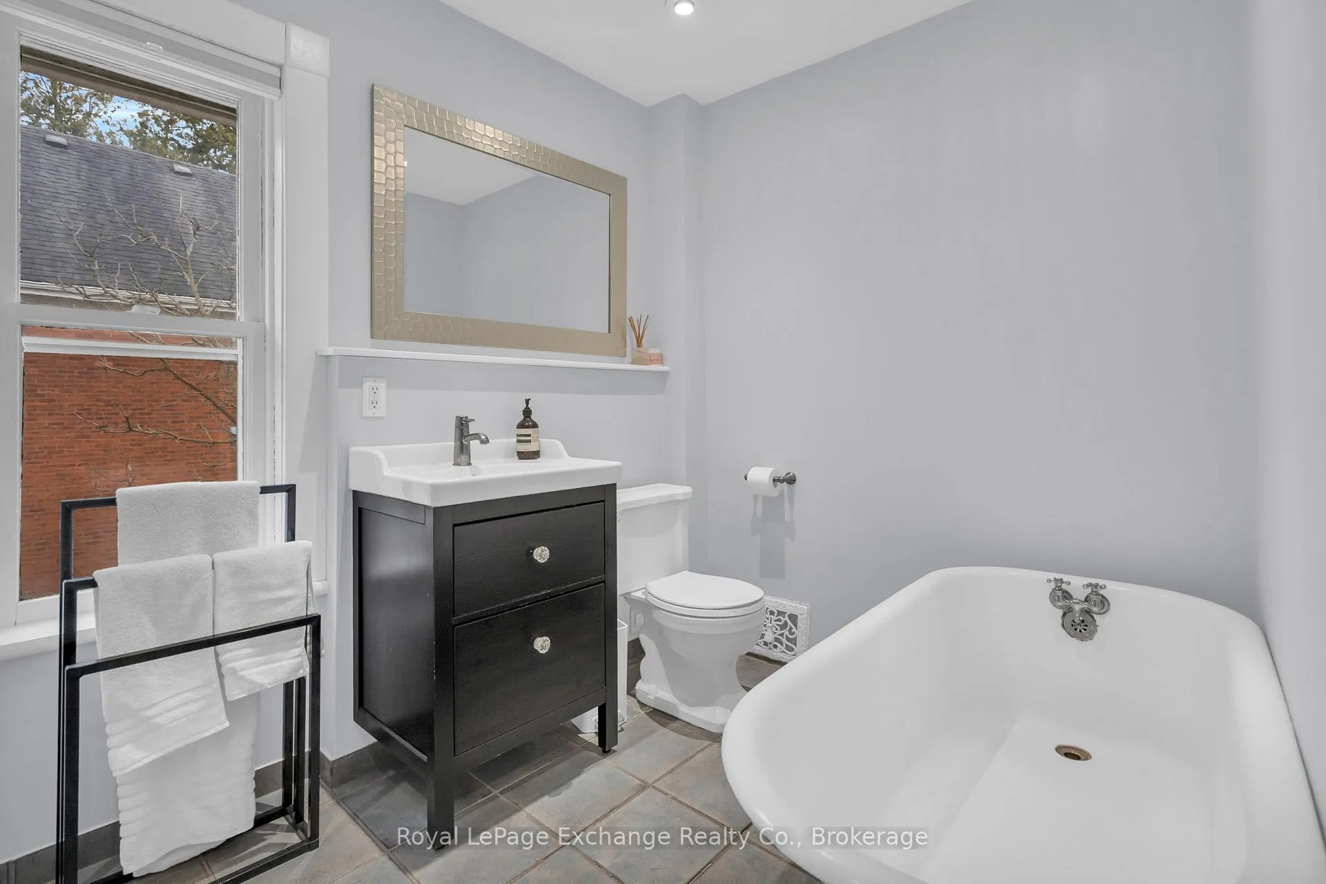 Photo 40 of 412 Main Street, King, Schomberg — HOMEH