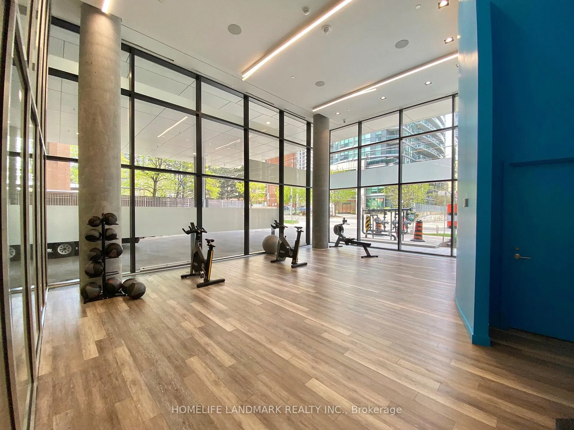 Photo 5 of Unit 2910, 161 Roehampton Avenue, Toronto, Mount Pleasant West — HOMEH