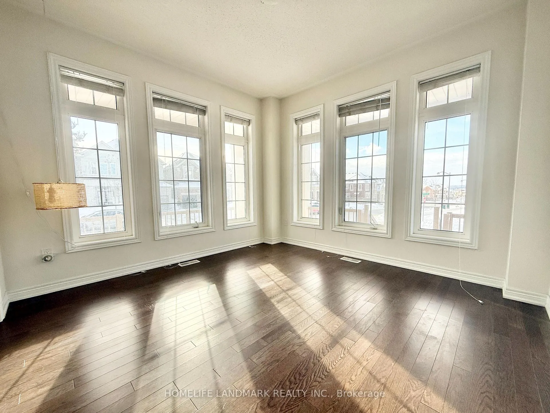 Photo 8 of 328 Roy Harper Avenue, Aurora, Rural Aurora — HOMEH