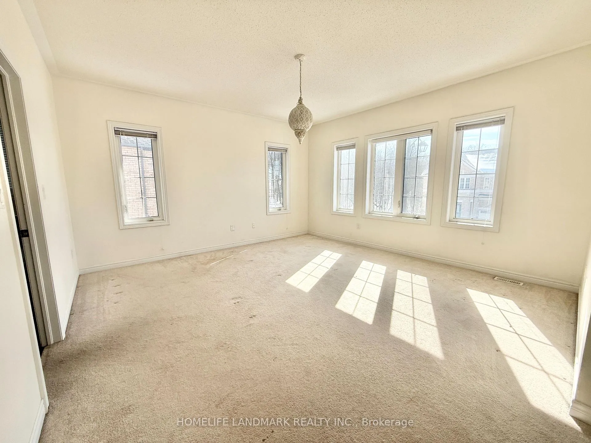 Photo 9 of 328 Roy Harper Avenue, Aurora, Rural Aurora — HOMEH