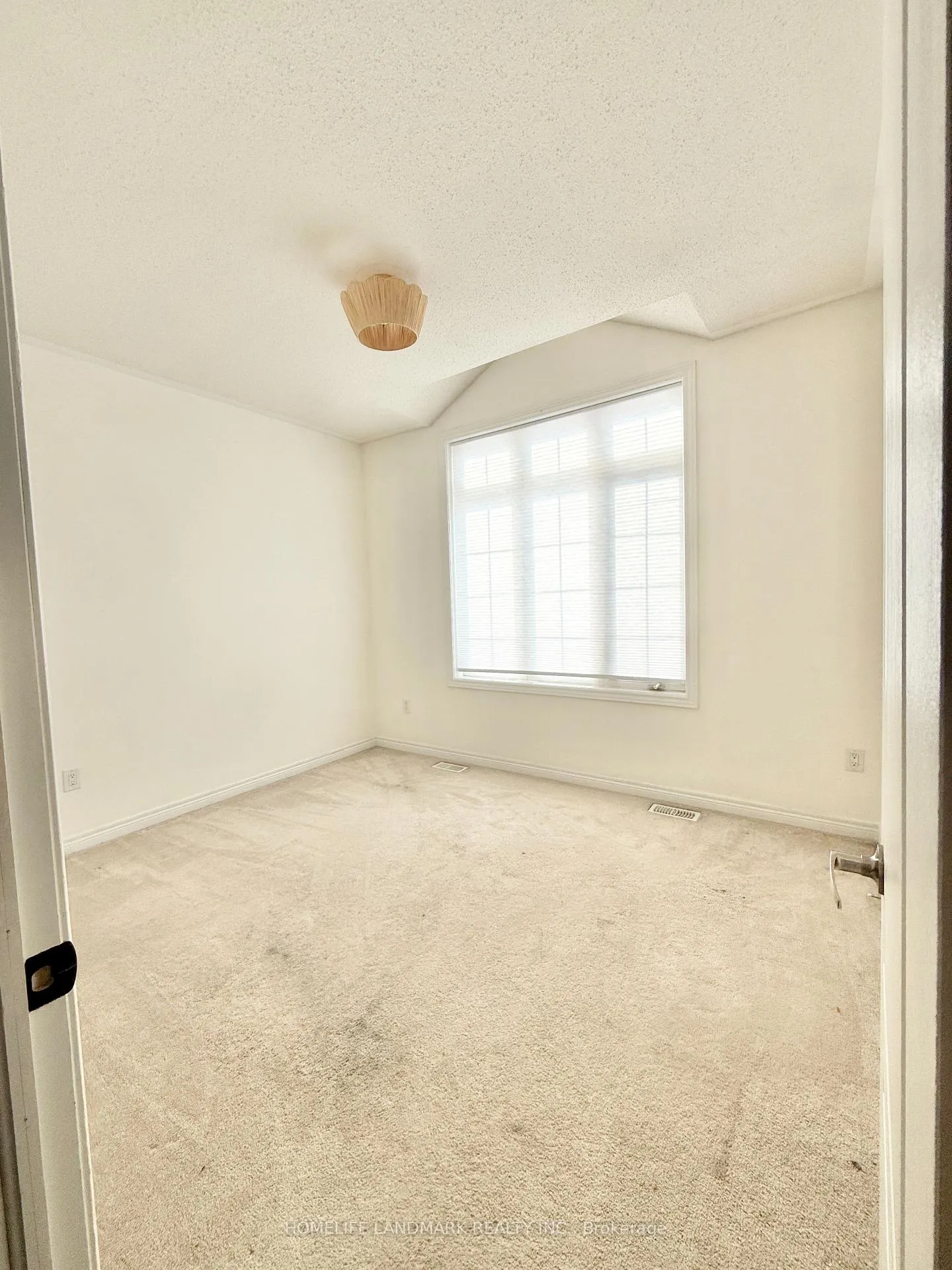 Photo 12 of 328 Roy Harper Avenue, Aurora, Rural Aurora — HOMEH