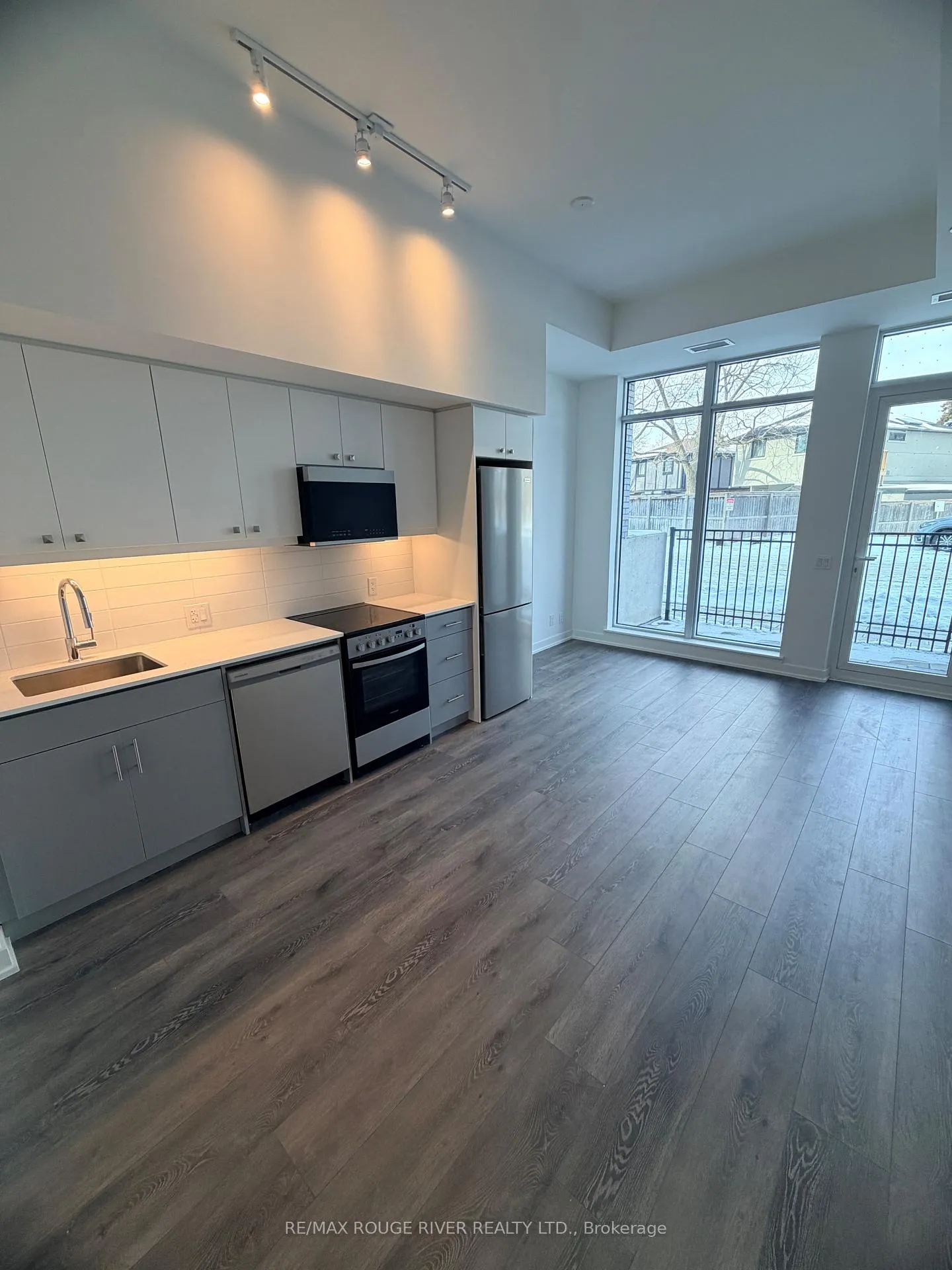 Photo 15 of 2 Manderlay Drive, Scarborough, Birchcliffe-Cliffside — HOMEH
