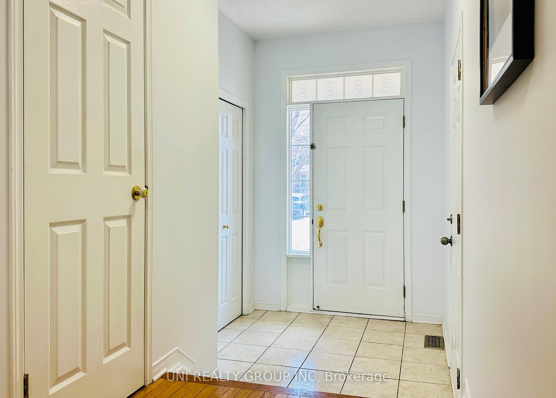 Photo 4 of 230 Duntroon Circle, Ottawa, Hunt Club Park/Greenboro — HOMEH