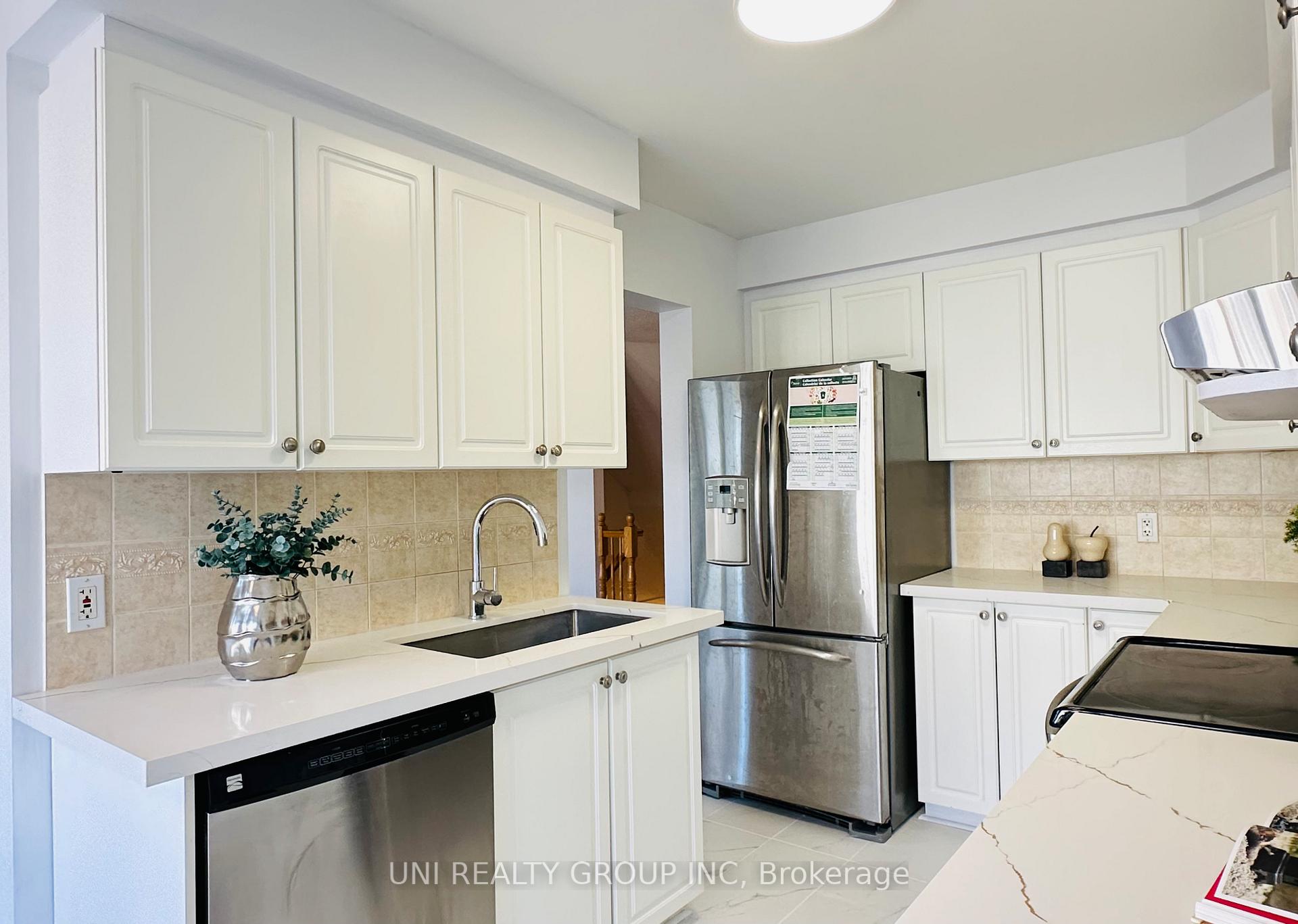 Photo 15 of 230 Duntroon Circle, Ottawa, Hunt Club Park/Greenboro — HOMEH