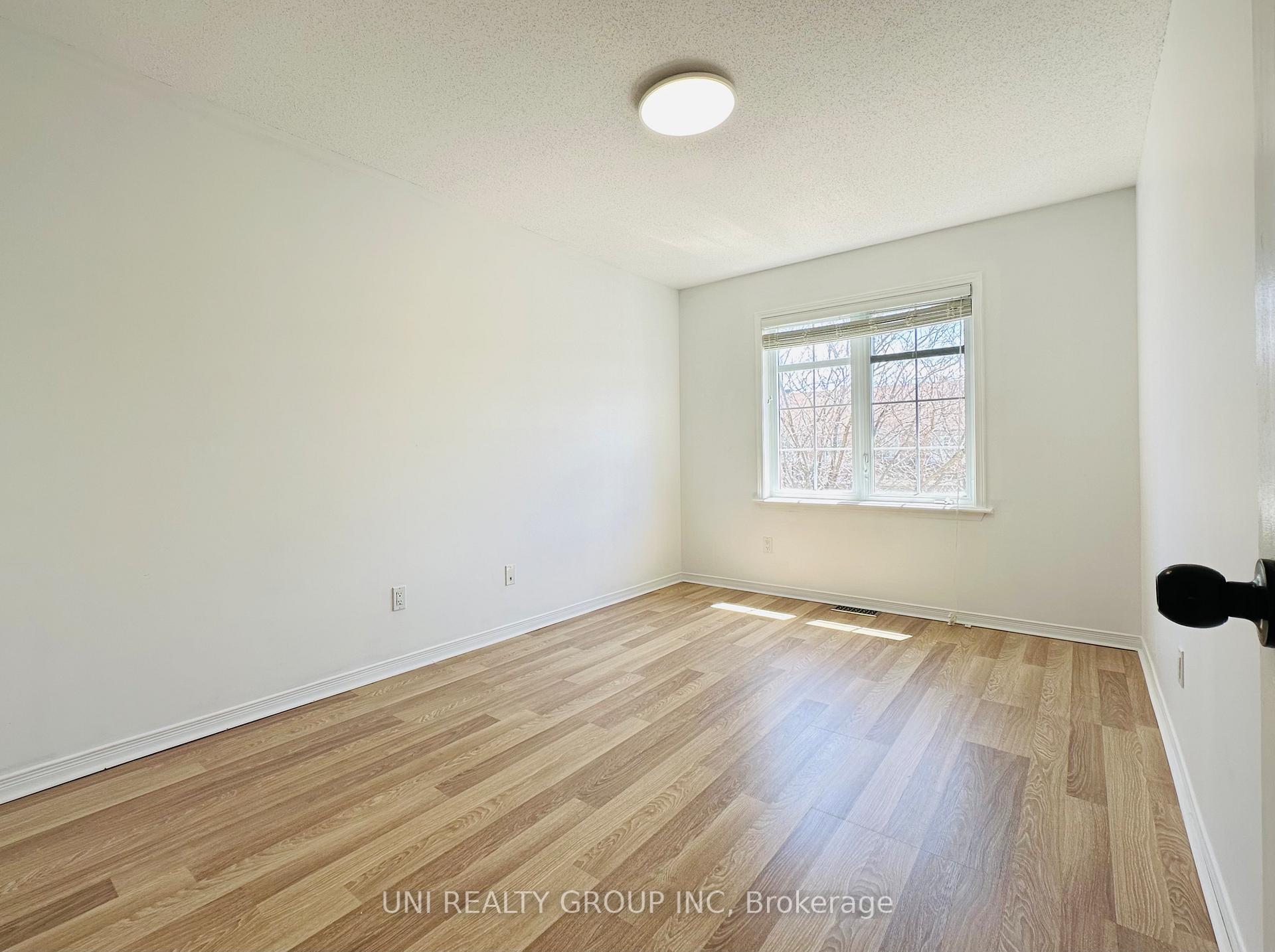 Photo 20 of 230 Duntroon Circle, Ottawa, Hunt Club Park/Greenboro — HOMEH
