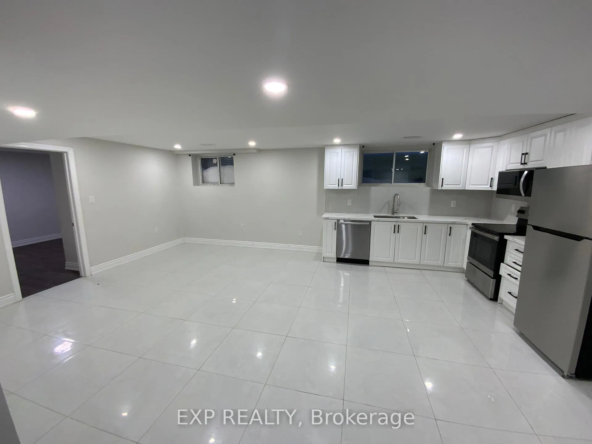 Photo 4 of Unit B, 923 Guinness Crescent, Ottawa, Barrhaven - Half Moon Bay — HOMEH