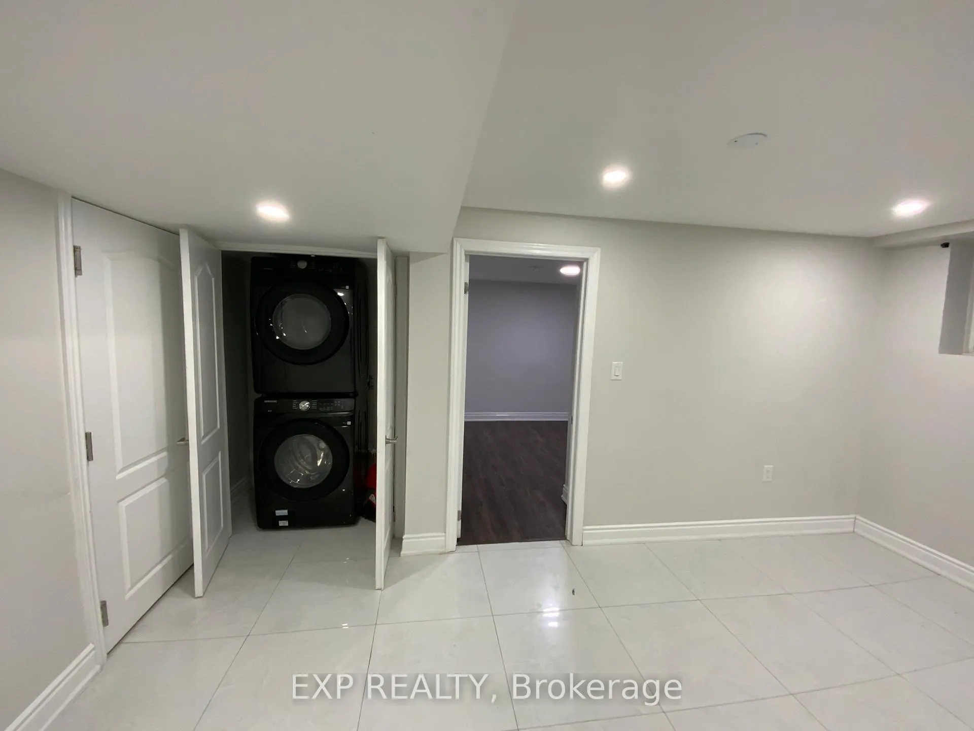 Photo 5 of Unit B, 923 Guinness Crescent, Ottawa, Barrhaven - Half Moon Bay — HOMEH