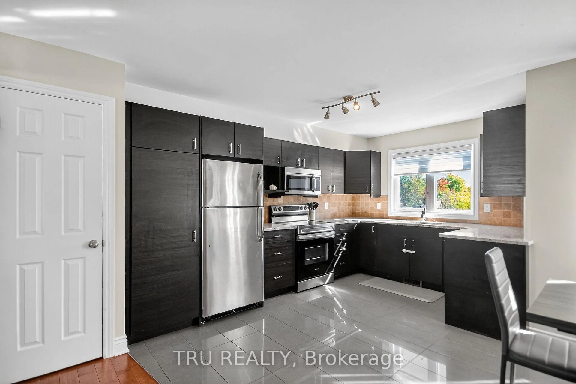 Photo 11 of 2642 Palings Private, Ottawa, Emerald Woods/Sawmill Creek — HOMEH