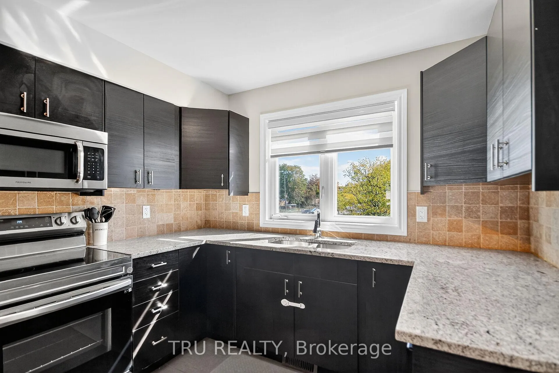 Photo 12 of 2642 Palings Private, Ottawa, Emerald Woods/Sawmill Creek — HOMEH
