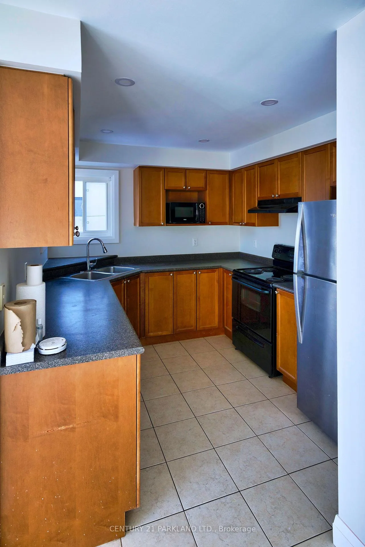 Photo 3 of 136 Gas Lamp Lane, Markham, Cornell — HOMEH