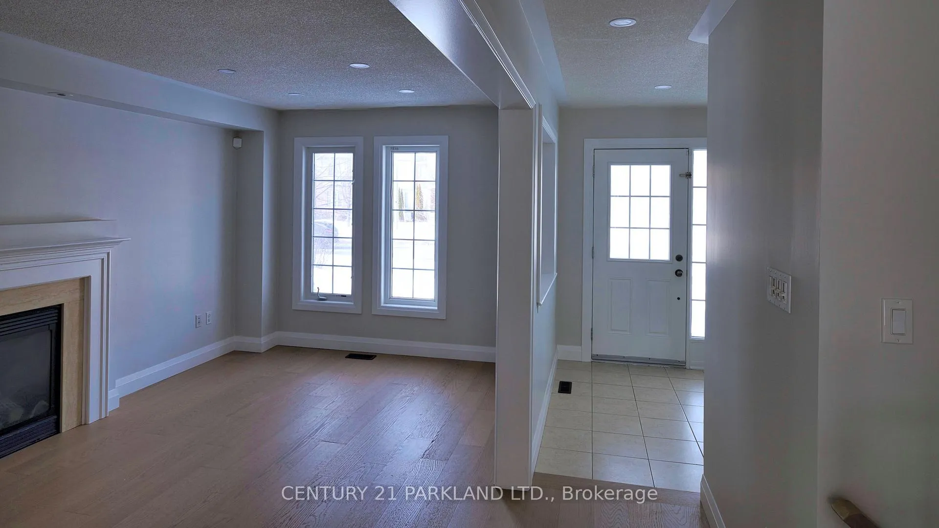 Photo 4 of 136 Gas Lamp Lane, Markham, Cornell — HOMEH