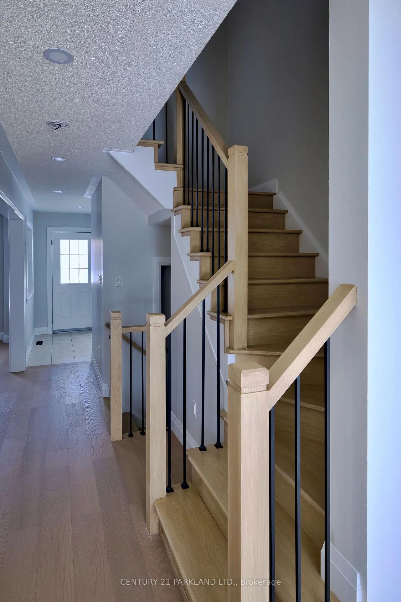 Photo 5 of 136 Gas Lamp Lane, Markham, Cornell — HOMEH