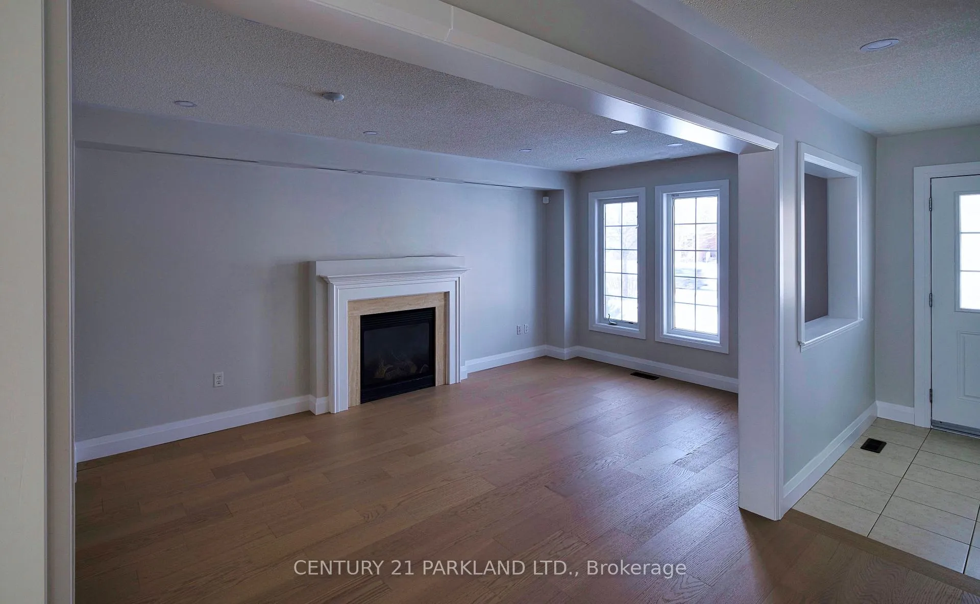 Photo 6 of 136 Gas Lamp Lane, Markham, Cornell — HOMEH
