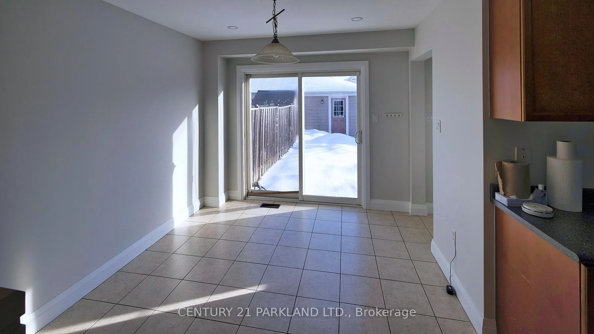 Photo 7 of 136 Gas Lamp Lane, Markham, Cornell — HOMEH