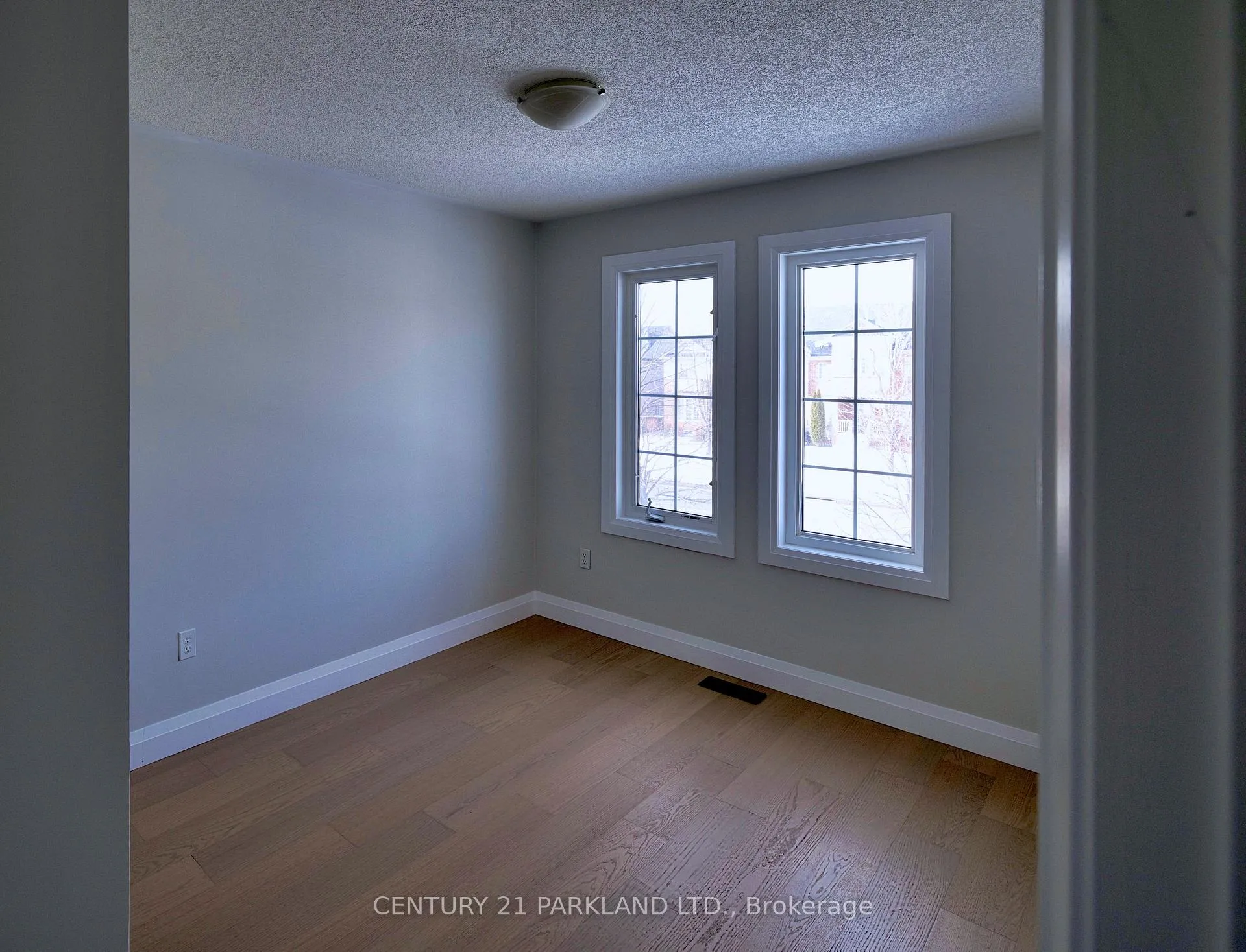 Photo 8 of 136 Gas Lamp Lane, Markham, Cornell — HOMEH