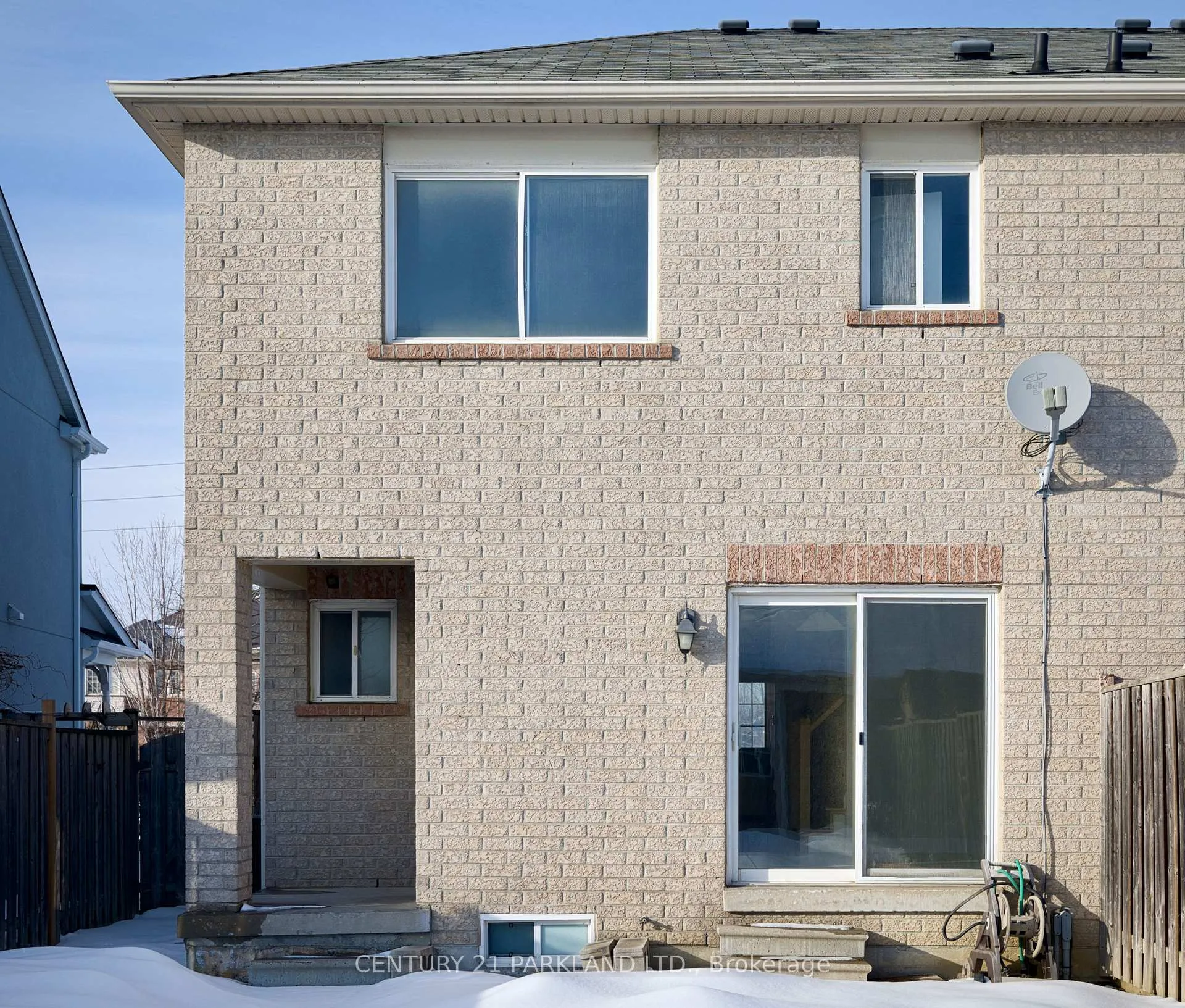 Photo 12 of 136 Gas Lamp Lane, Markham, Cornell — HOMEH