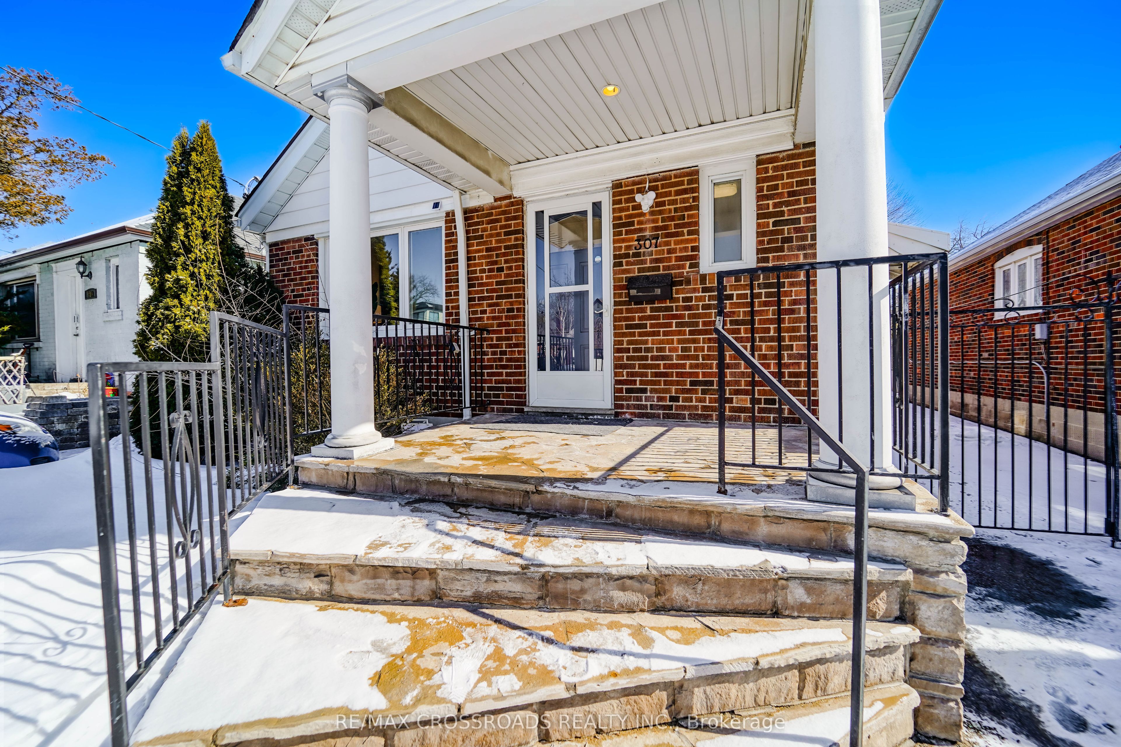 Photo 6 of 307 Glebemount Avenue, Toronto, East York — HOMEH